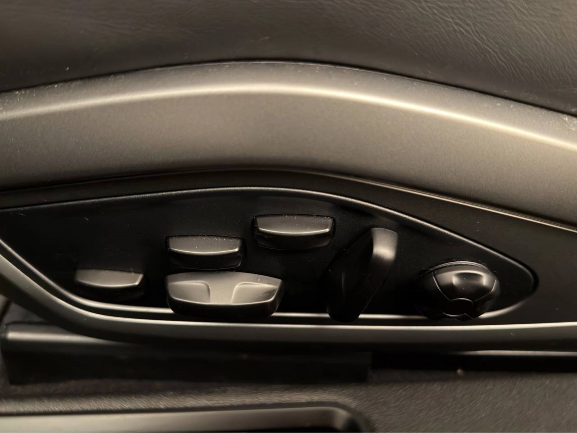 PORSCHE 911 Carrera 4-image-24