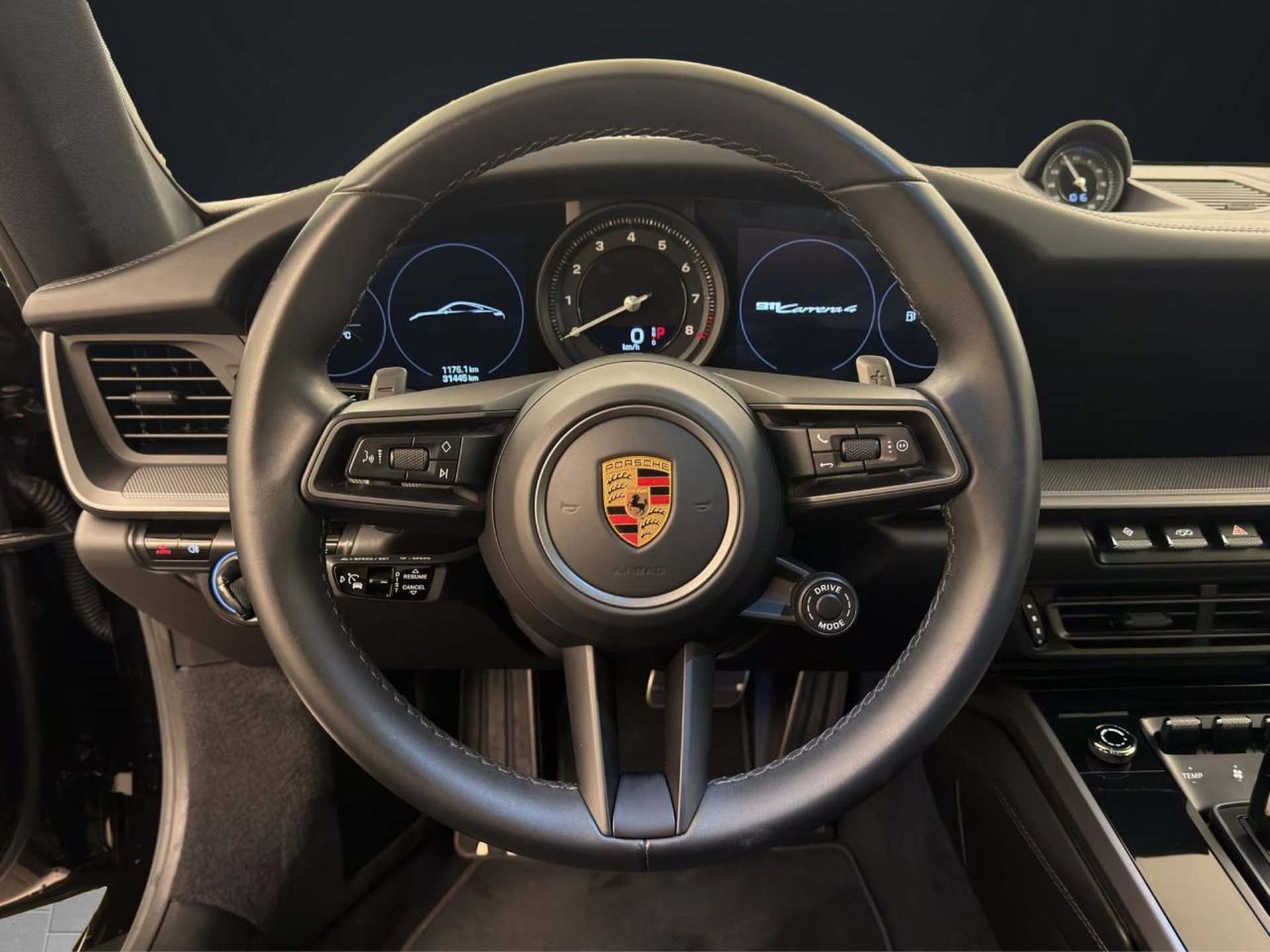 PORSCHE 911 Carrera 4-image-12