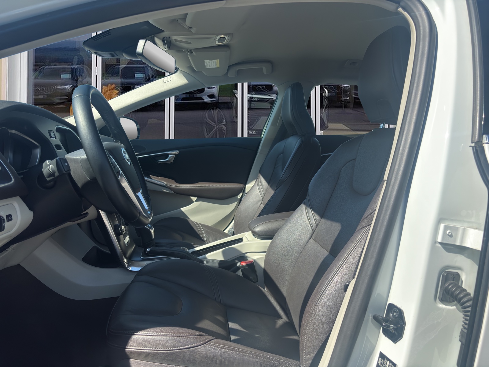 VOLVO V40 1.6 T4 Momentum S/S-image-7