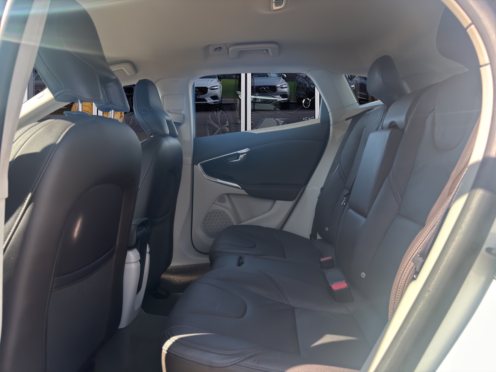 VOLVO V40 1.6 T4 Momentum S/S-image-12