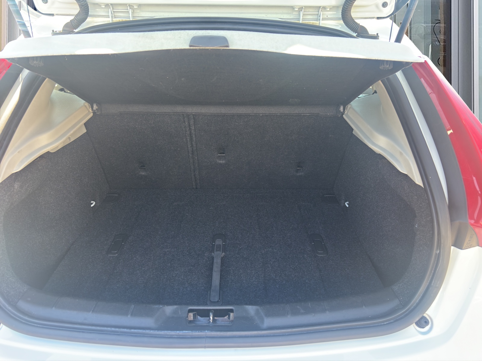VOLVO V40 1.6 T4 Momentum S/S-image-6