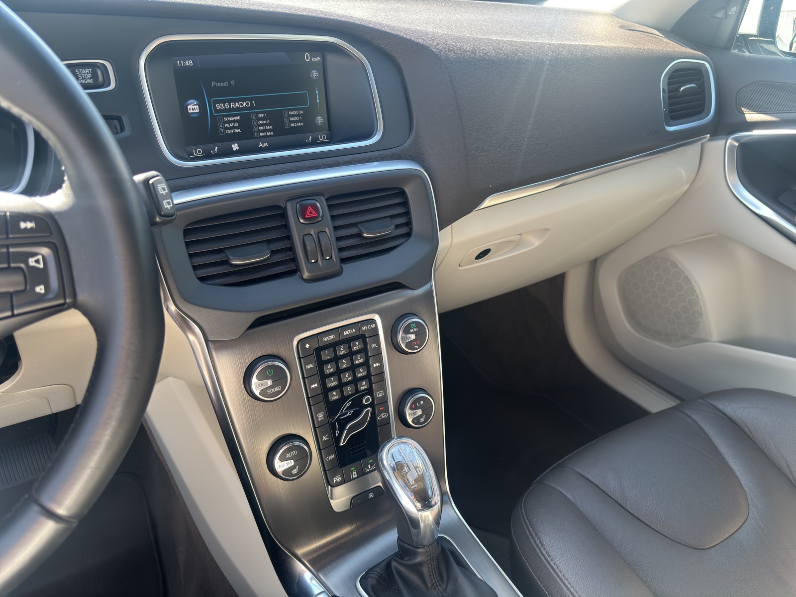 VOLVO V40 1.6 T4 Momentum S/S-image-14