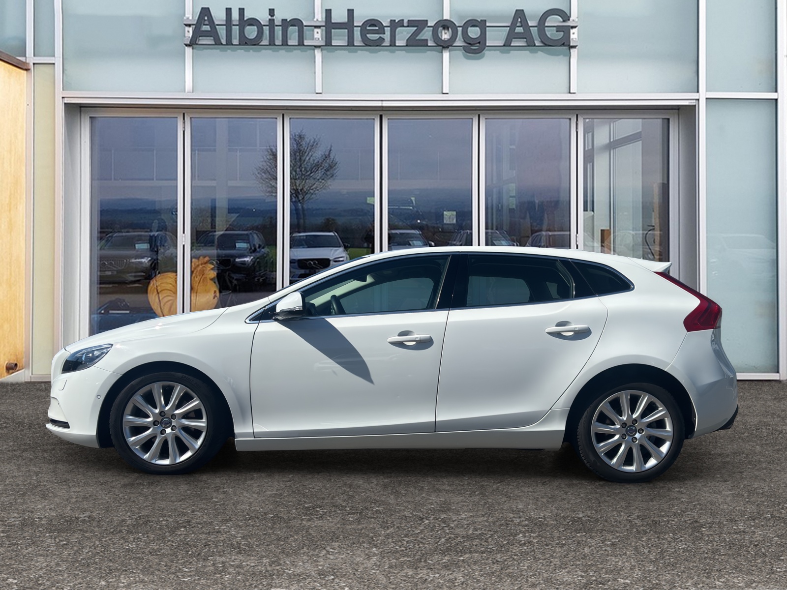VOLVO V40 1.6 T4 Momentum S/S-showroom-element-1