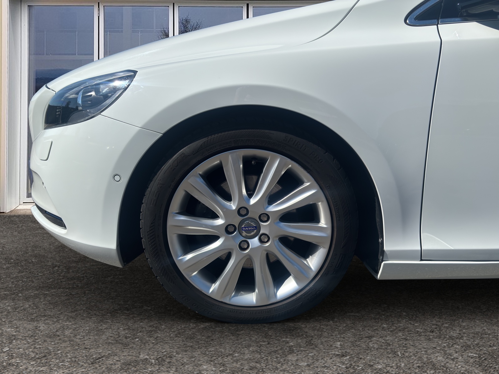 VOLVO V40 1.6 T4 Momentum S/S-image-15