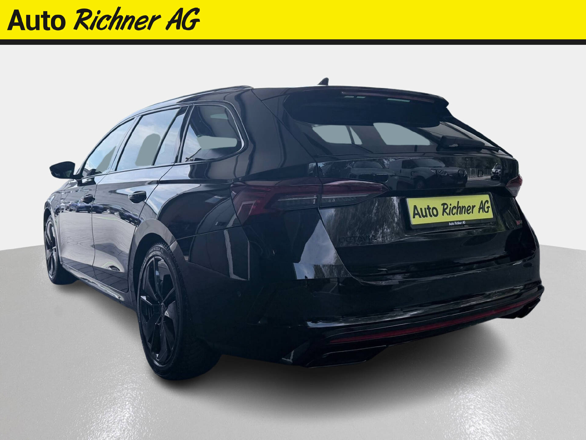 SKODA Octavia Combi 2.0 TSI RS DSG-image-4