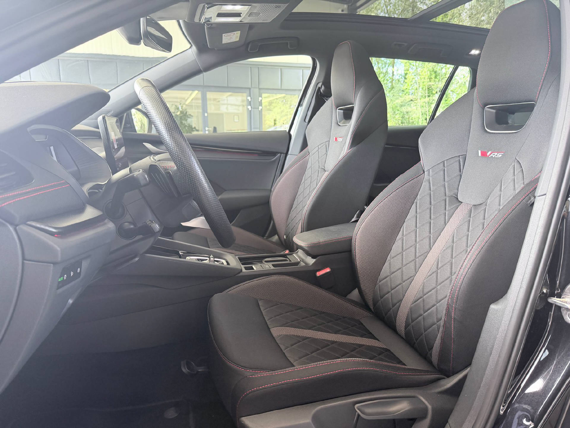 SKODA Octavia Combi 2.0 TSI RS DSG-image-5