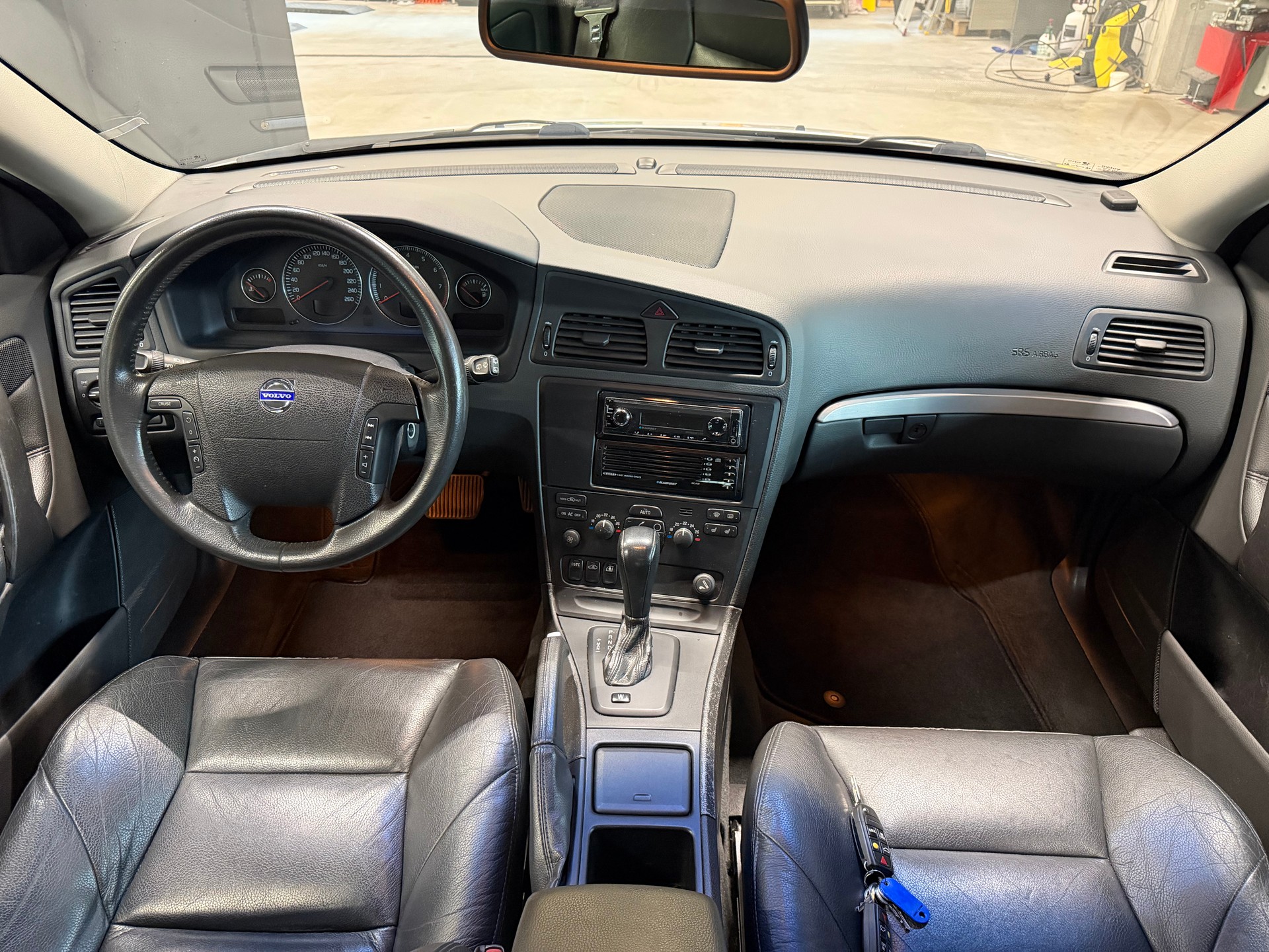 VOLVO V70 2.5T-image-6