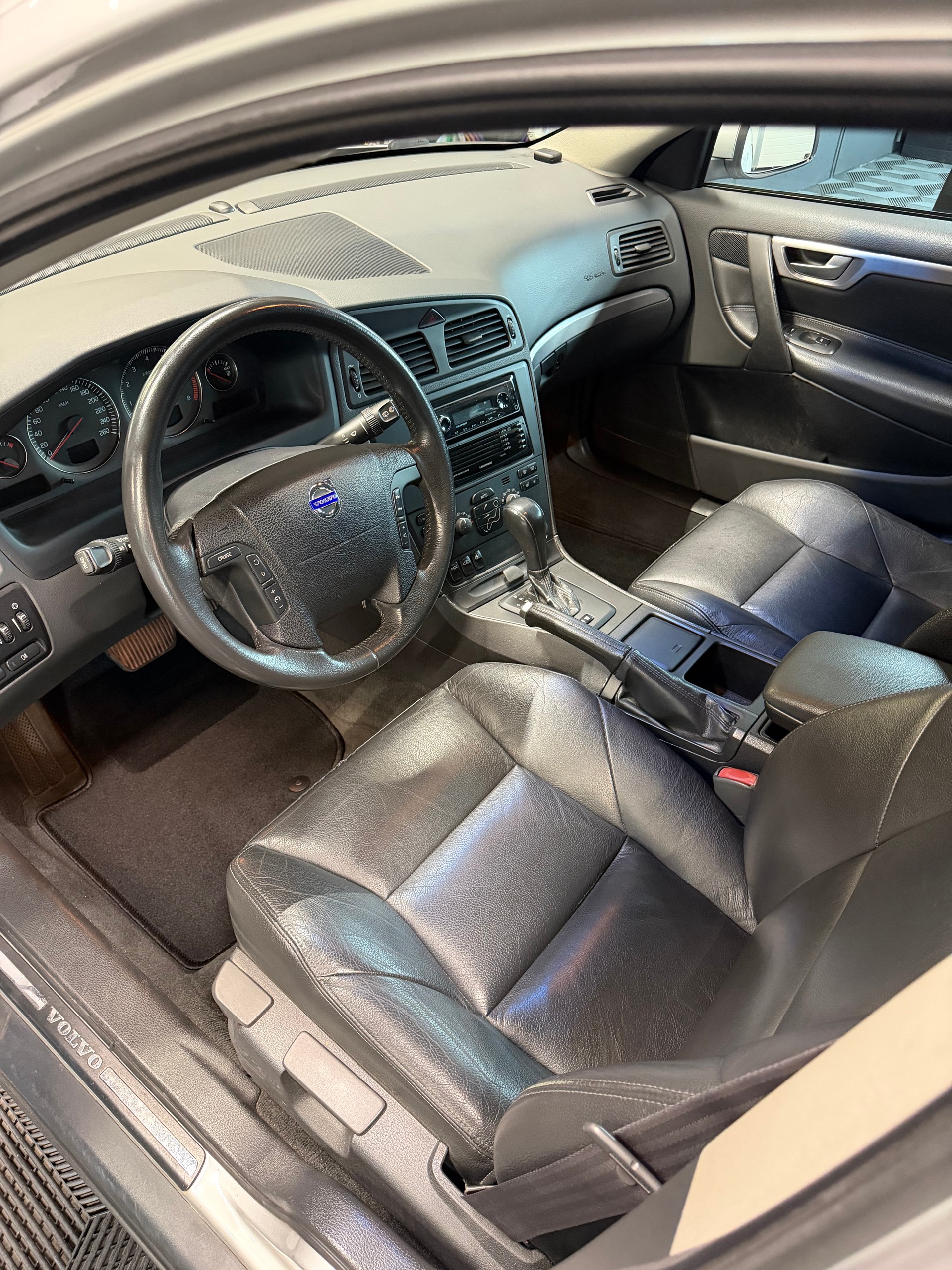 VOLVO V70 2.5T-image-5