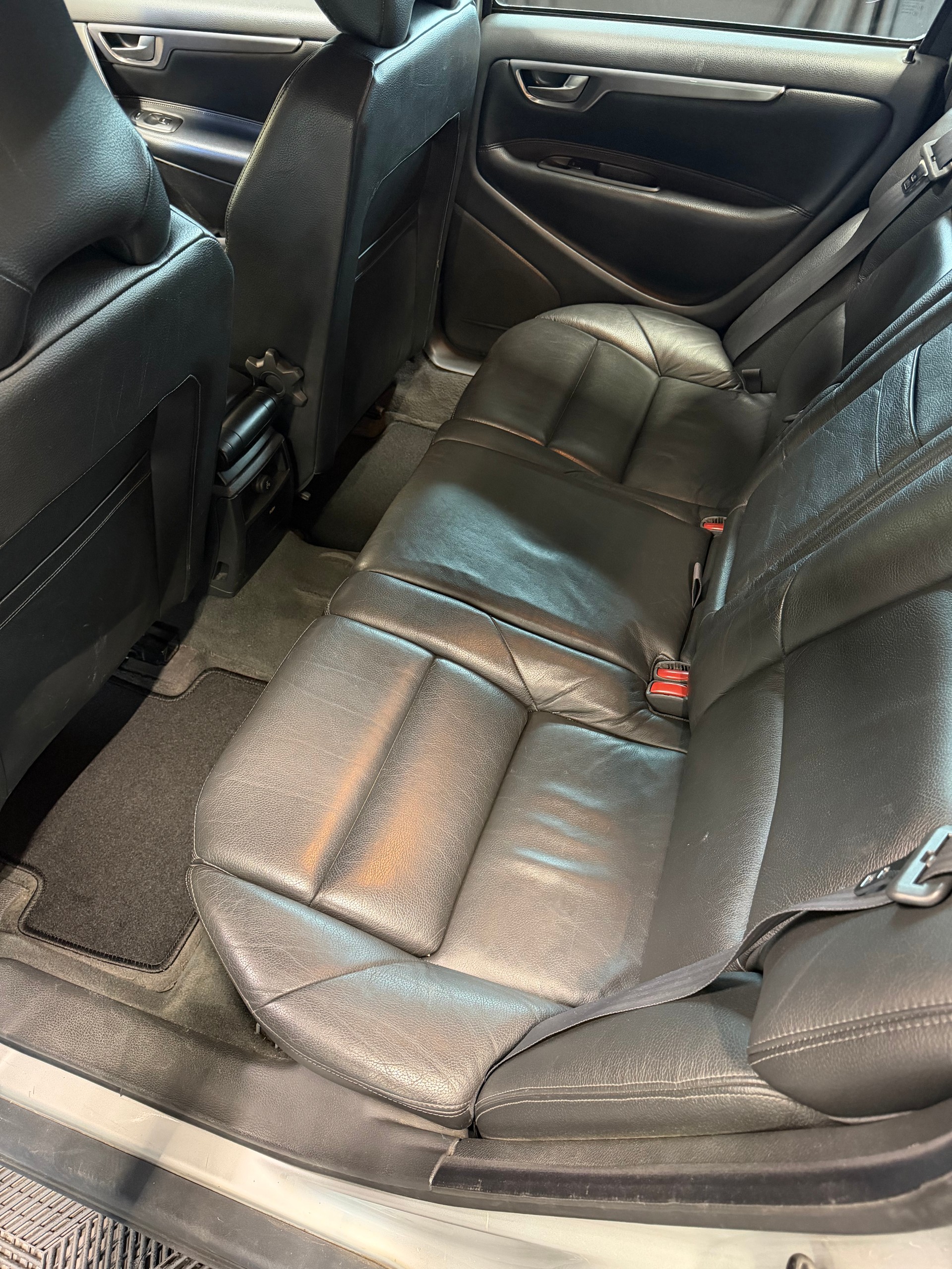 VOLVO V70 2.5T-image-9
