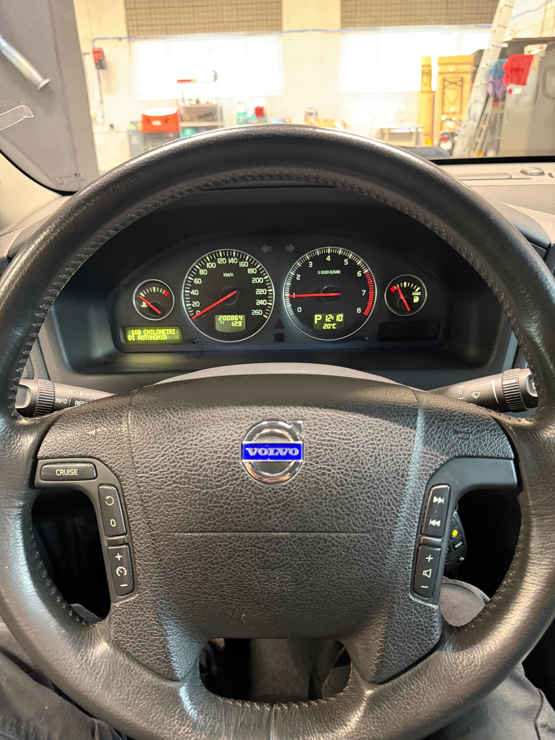 VOLVO V70 2.5T-image-7