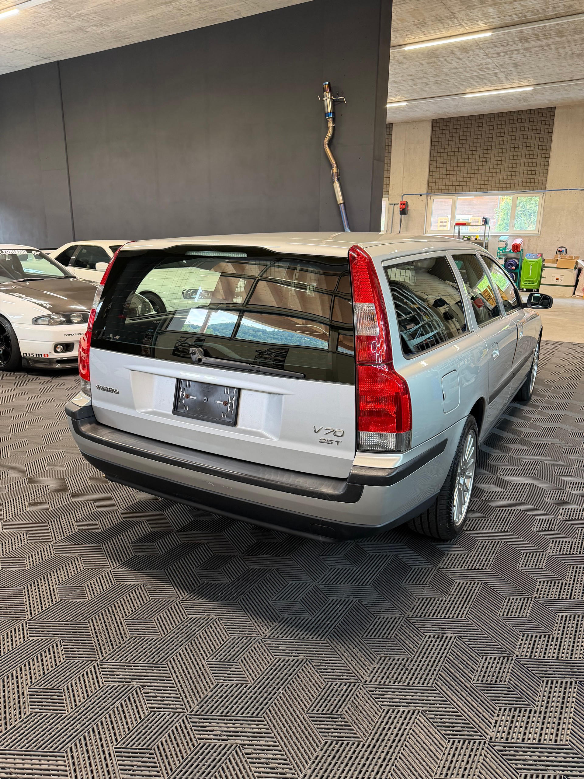 VOLVO V70 2.5T-showroom-element-2