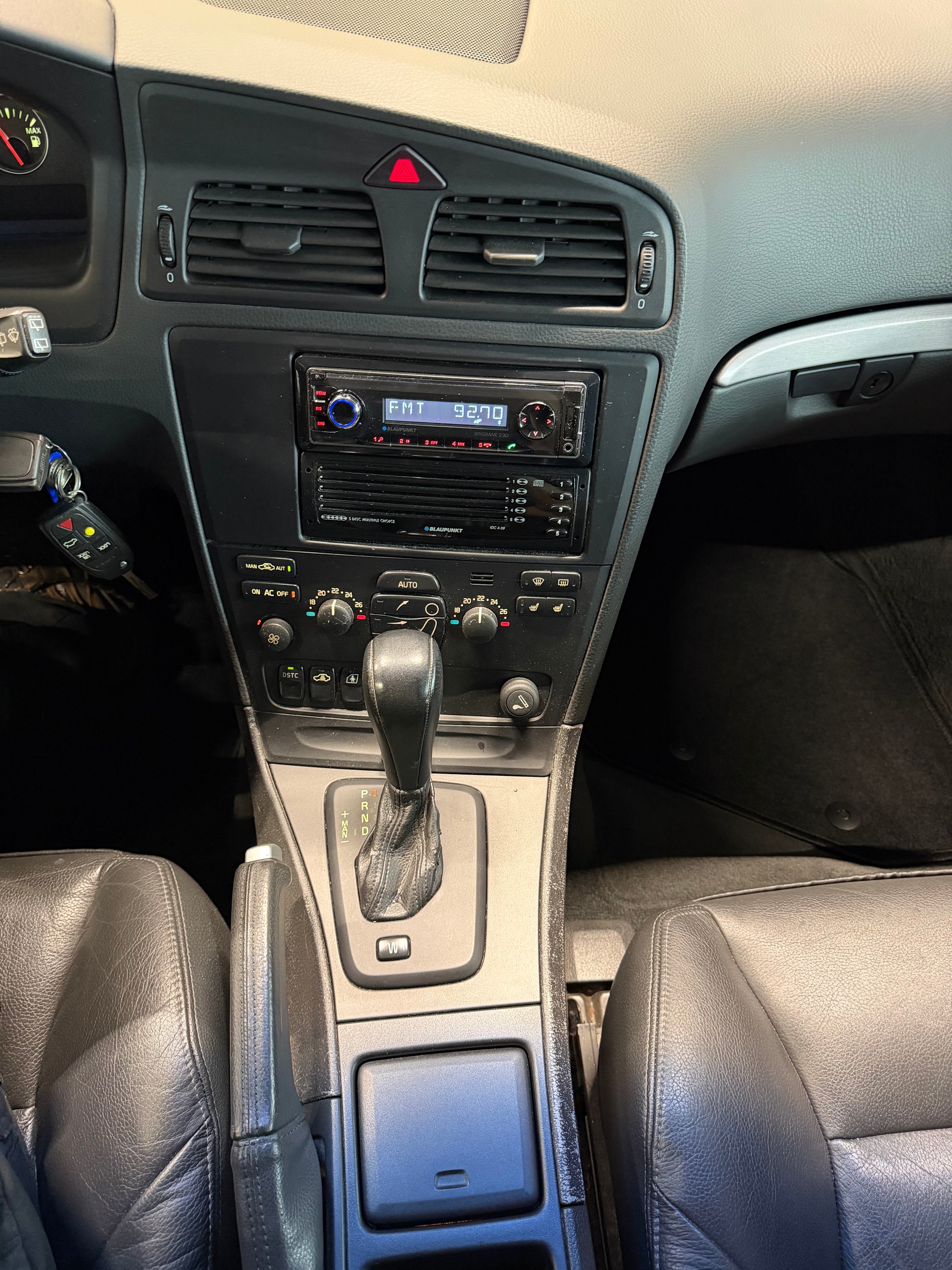 VOLVO V70 2.5T-image-8