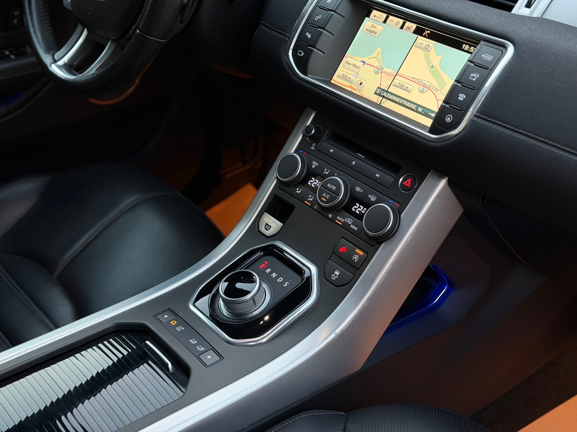 LAND ROVER Range Rover Evoque 2.0 TD4 HSE Dynamic AT9-image-17