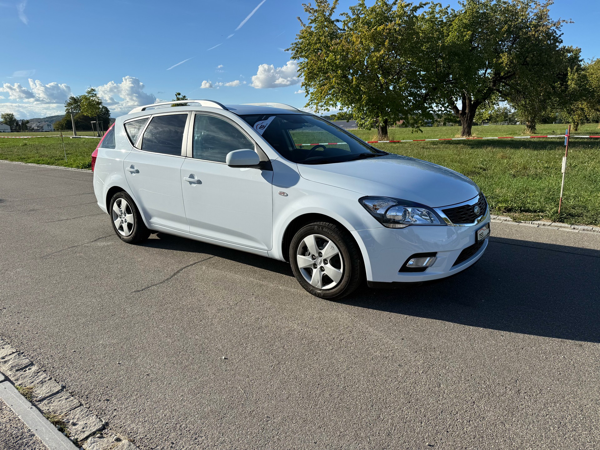 KIA Cee'd Sporty Wagon 1.4 16V Basic-image-1