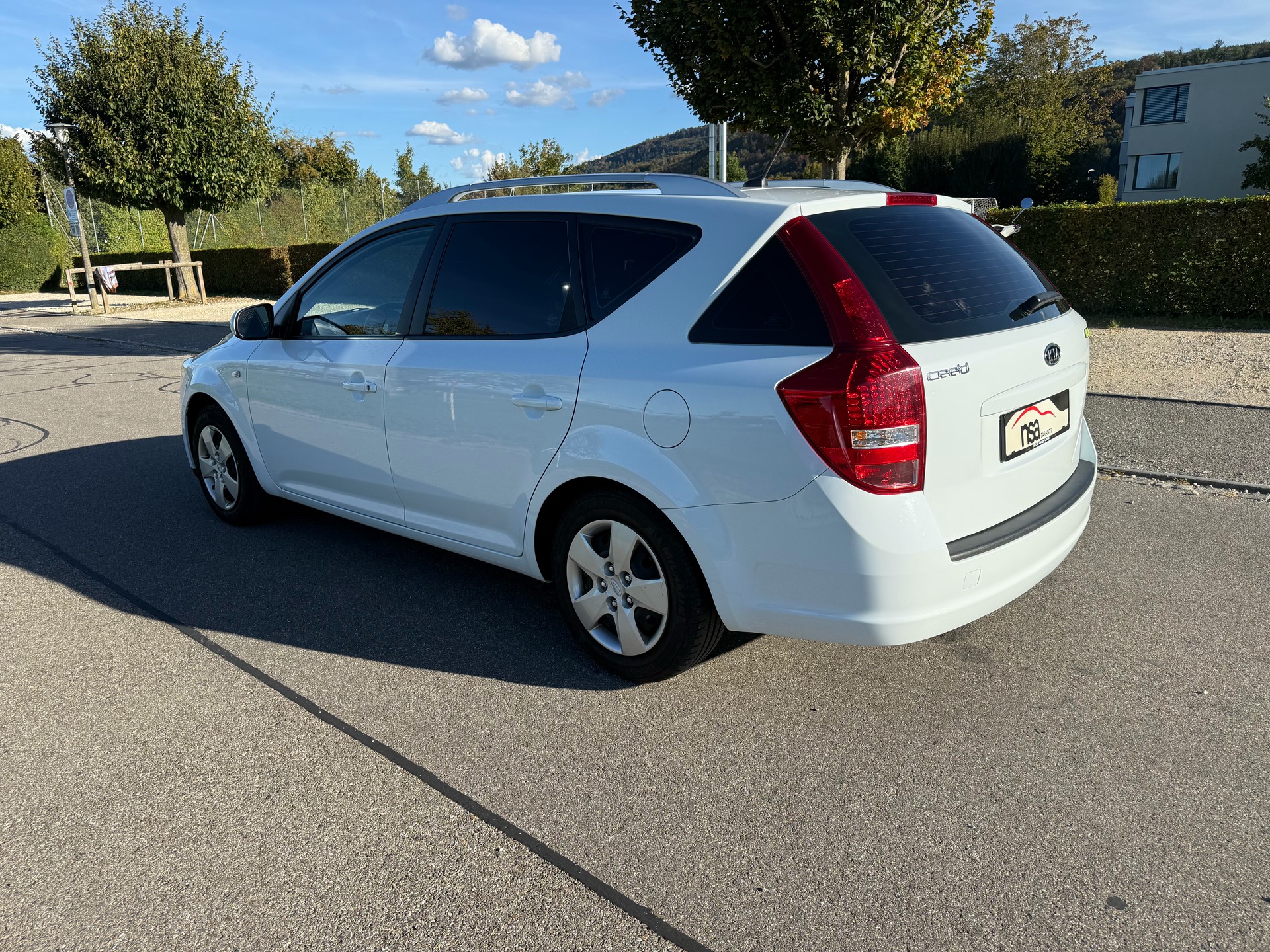 KIA Cee'd Sporty Wagon 1.4 16V Basic-image-5