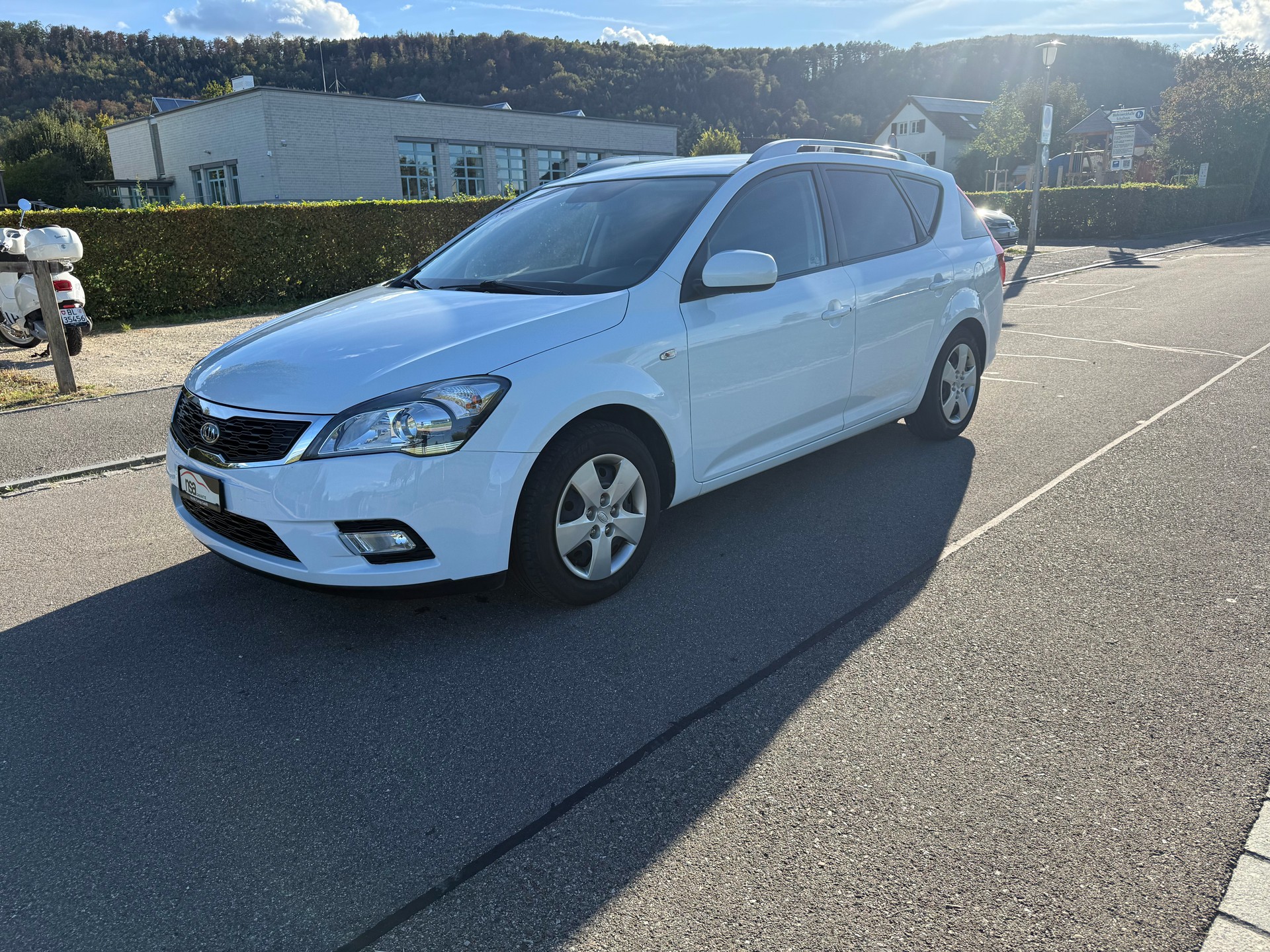 KIA Cee'd Sporty Wagon 1.4 16V Basic-image-2