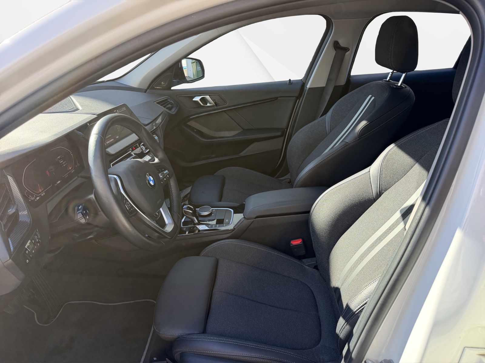 BMW 118i Sport Steptronic-image-11