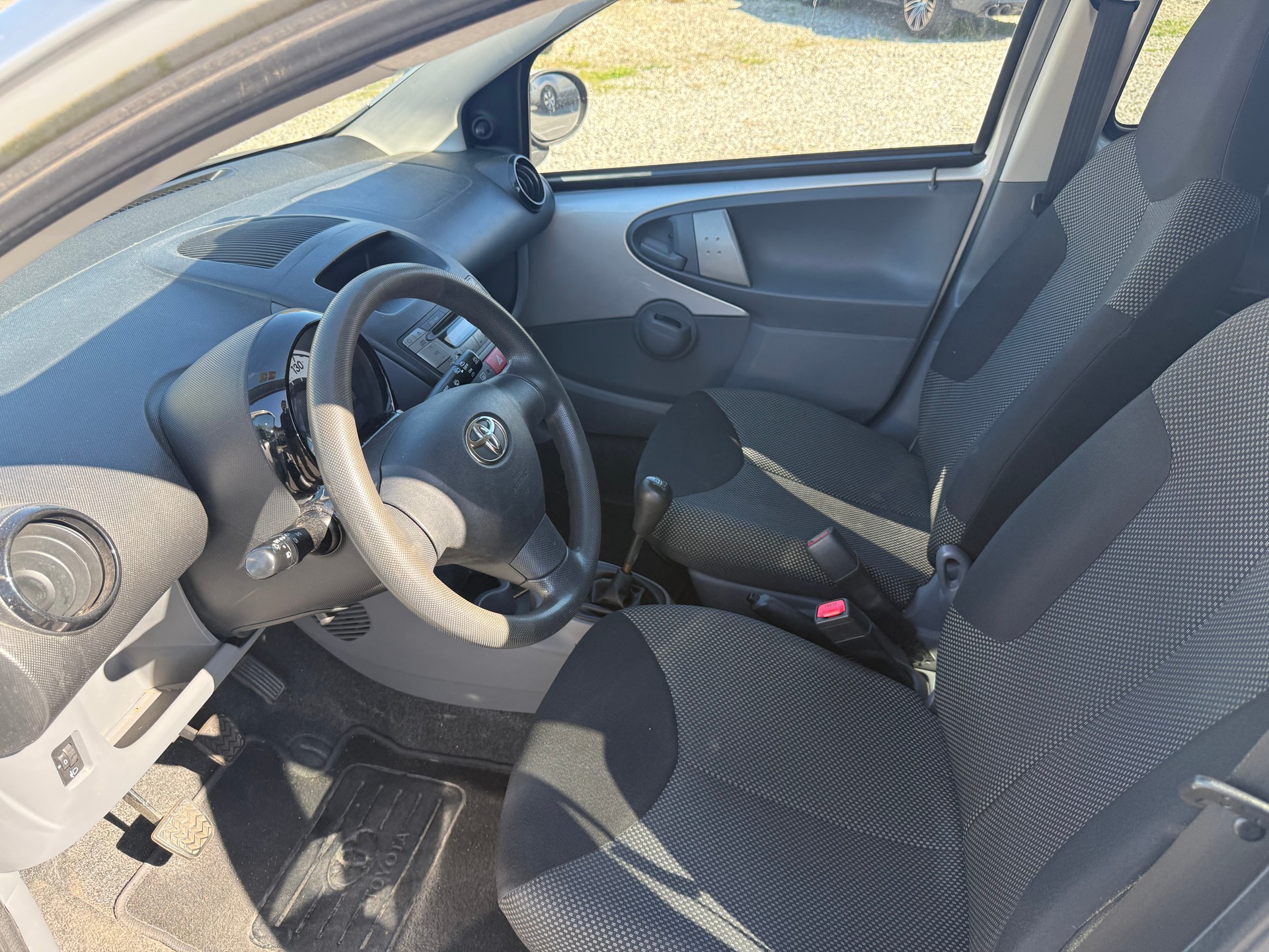 TOYOTA Aygo 1.0 Linea Terra-image-6