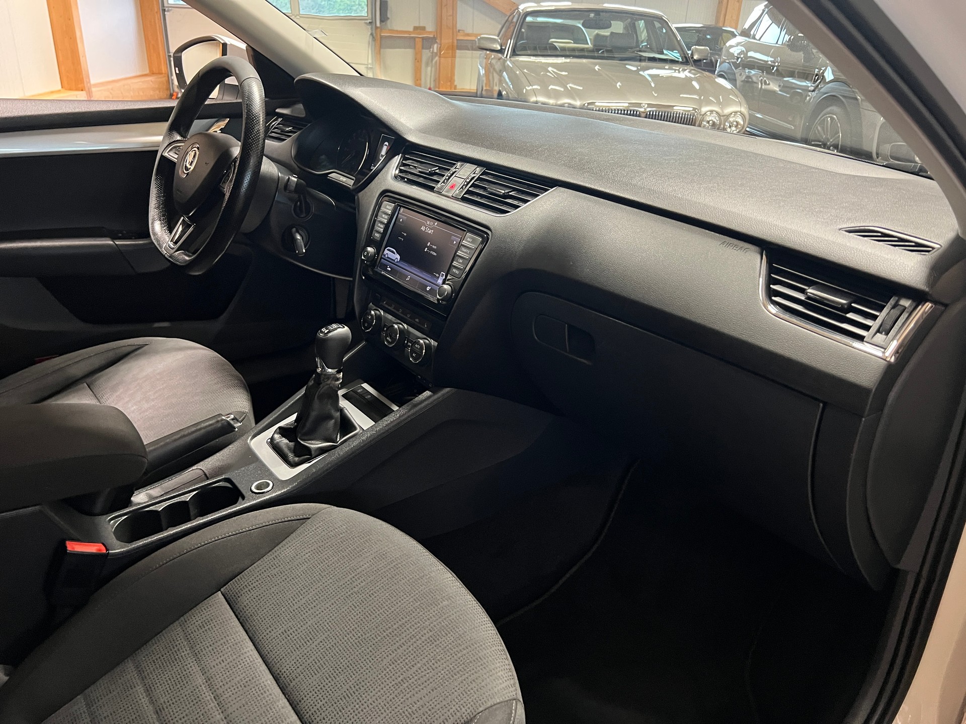 SKODA Octavia Combi 2.0 TDI Style 4x4-image-14