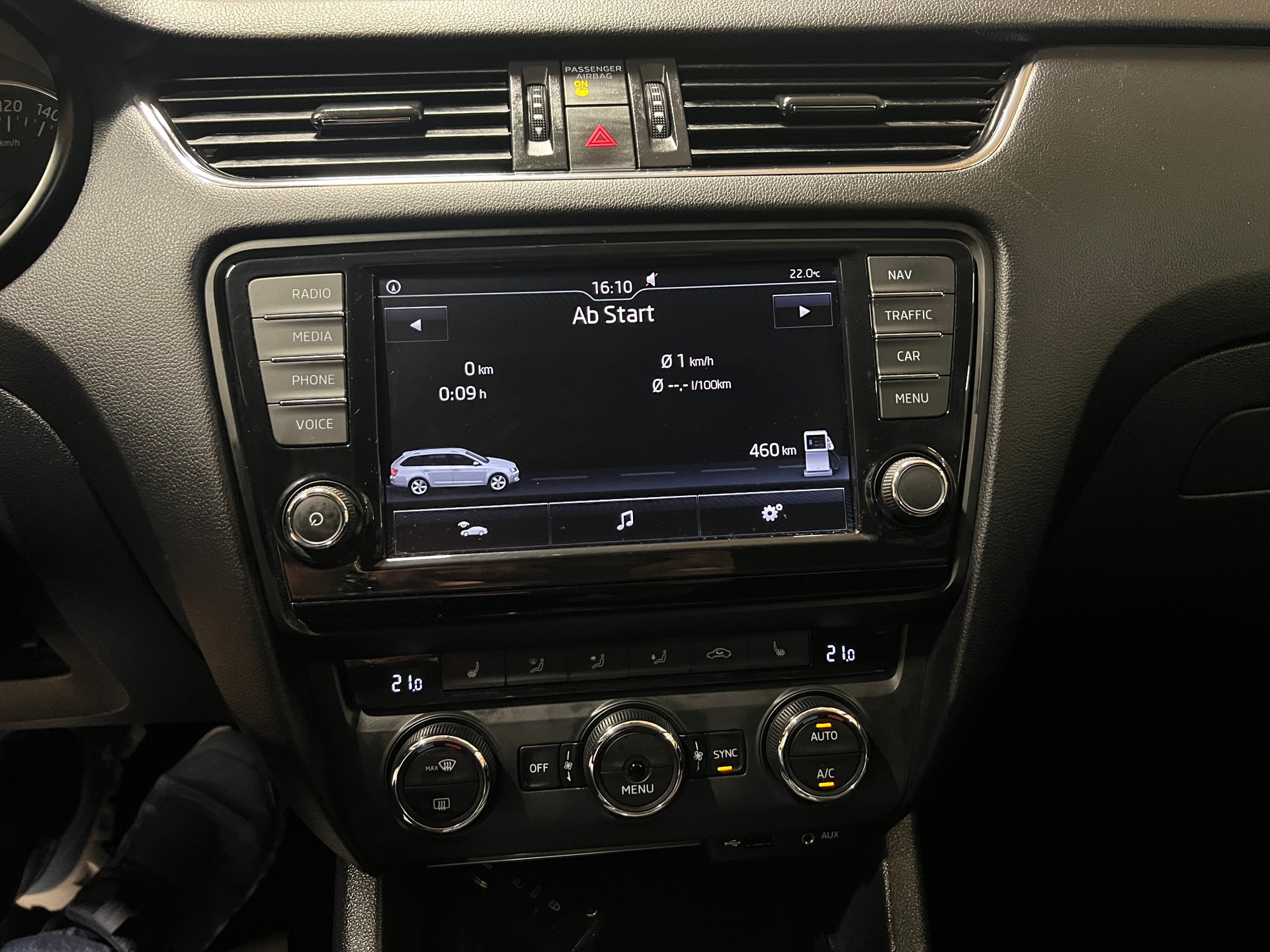SKODA Octavia Combi 2.0 TDI Style 4x4-image-10