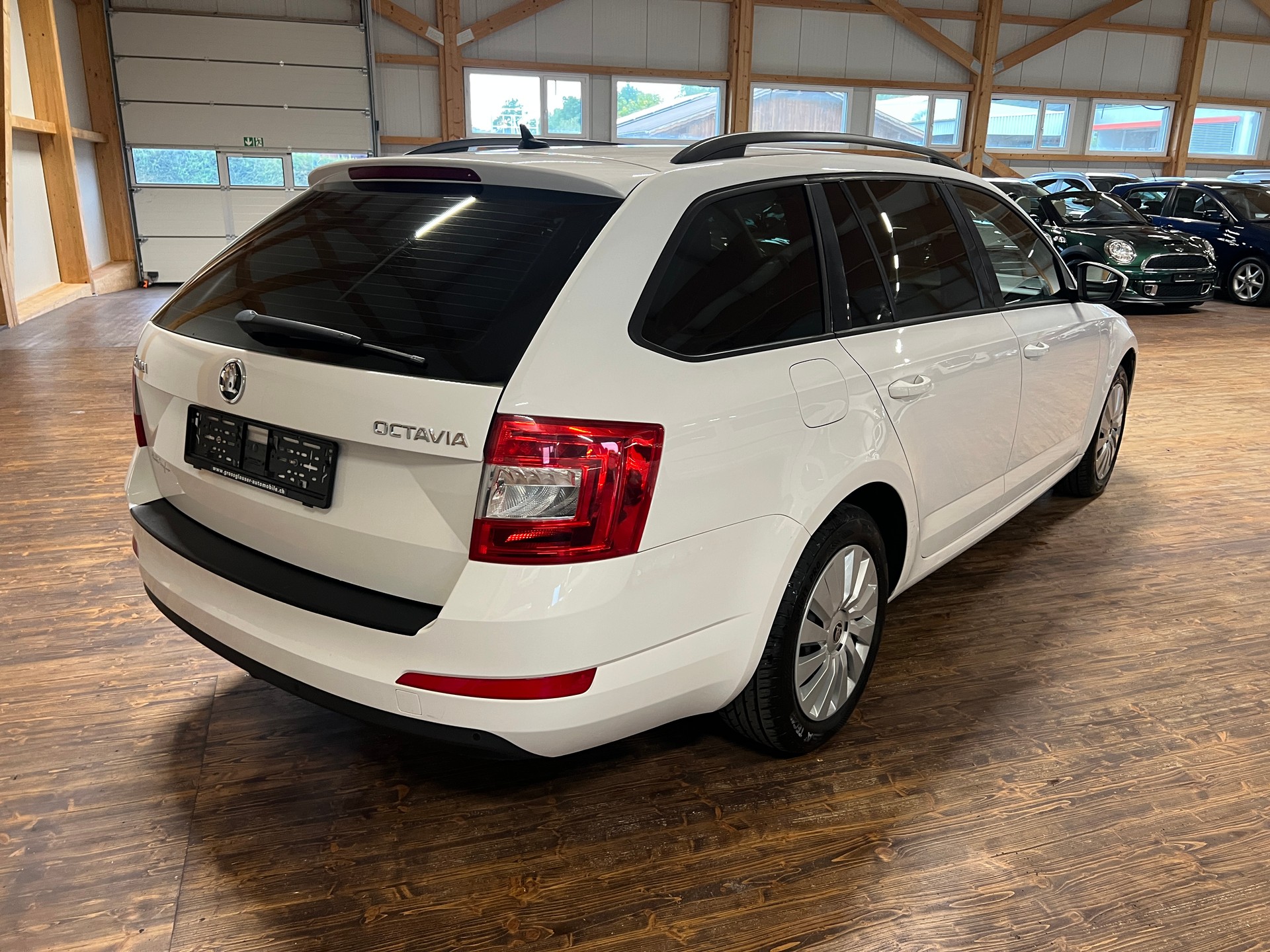 SKODA Octavia Combi 2.0 TDI Style 4x4-image-4