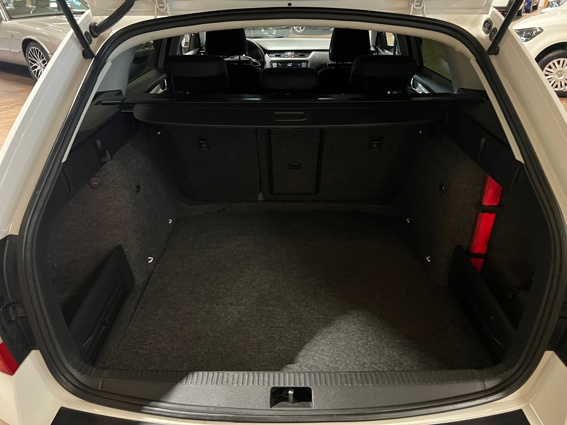 SKODA Octavia Combi 2.0 TDI Style 4x4-image-16