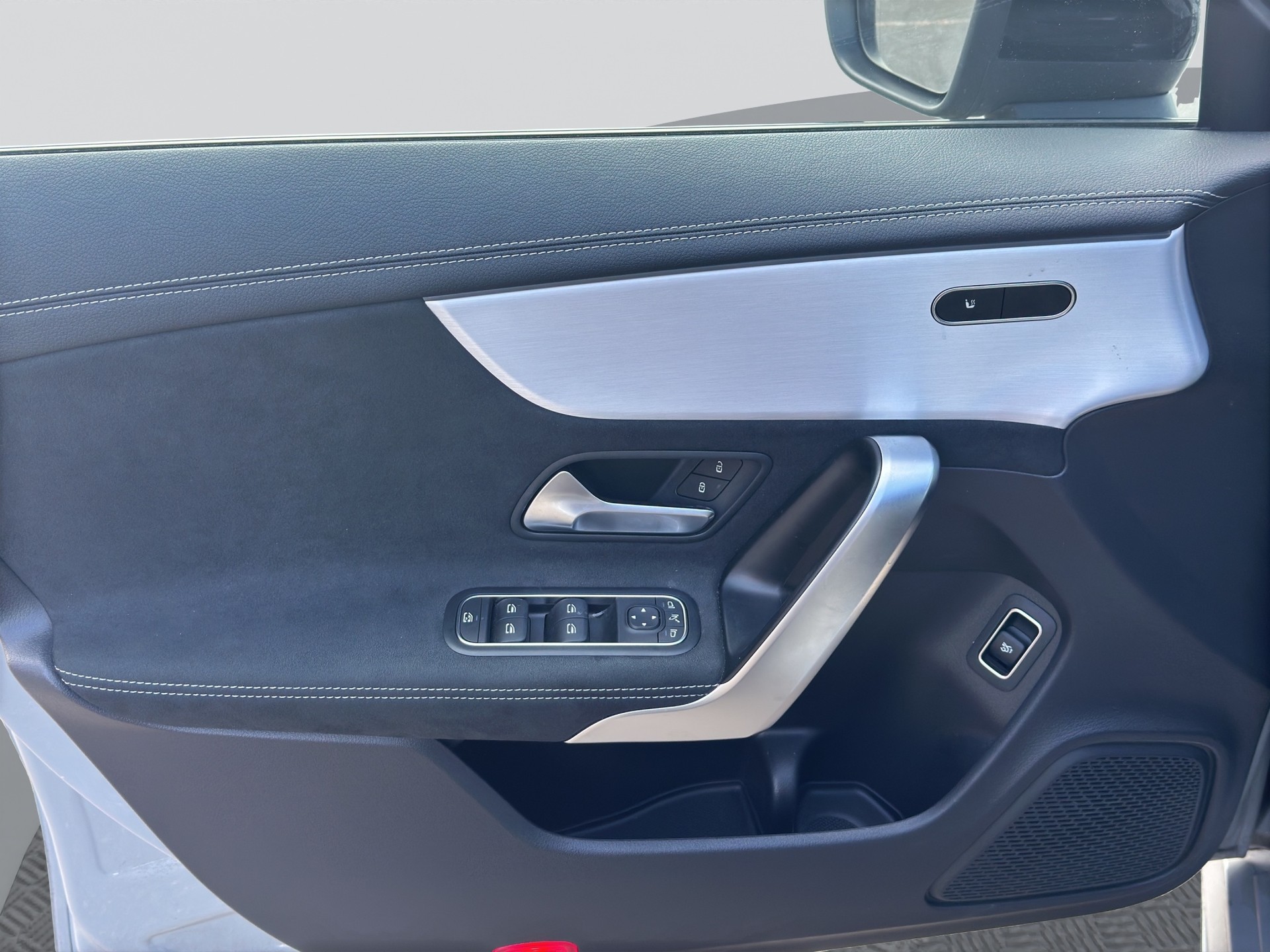 MERCEDES-BENZ CLA 220 d 8G-DCT AMG Edition-image-8