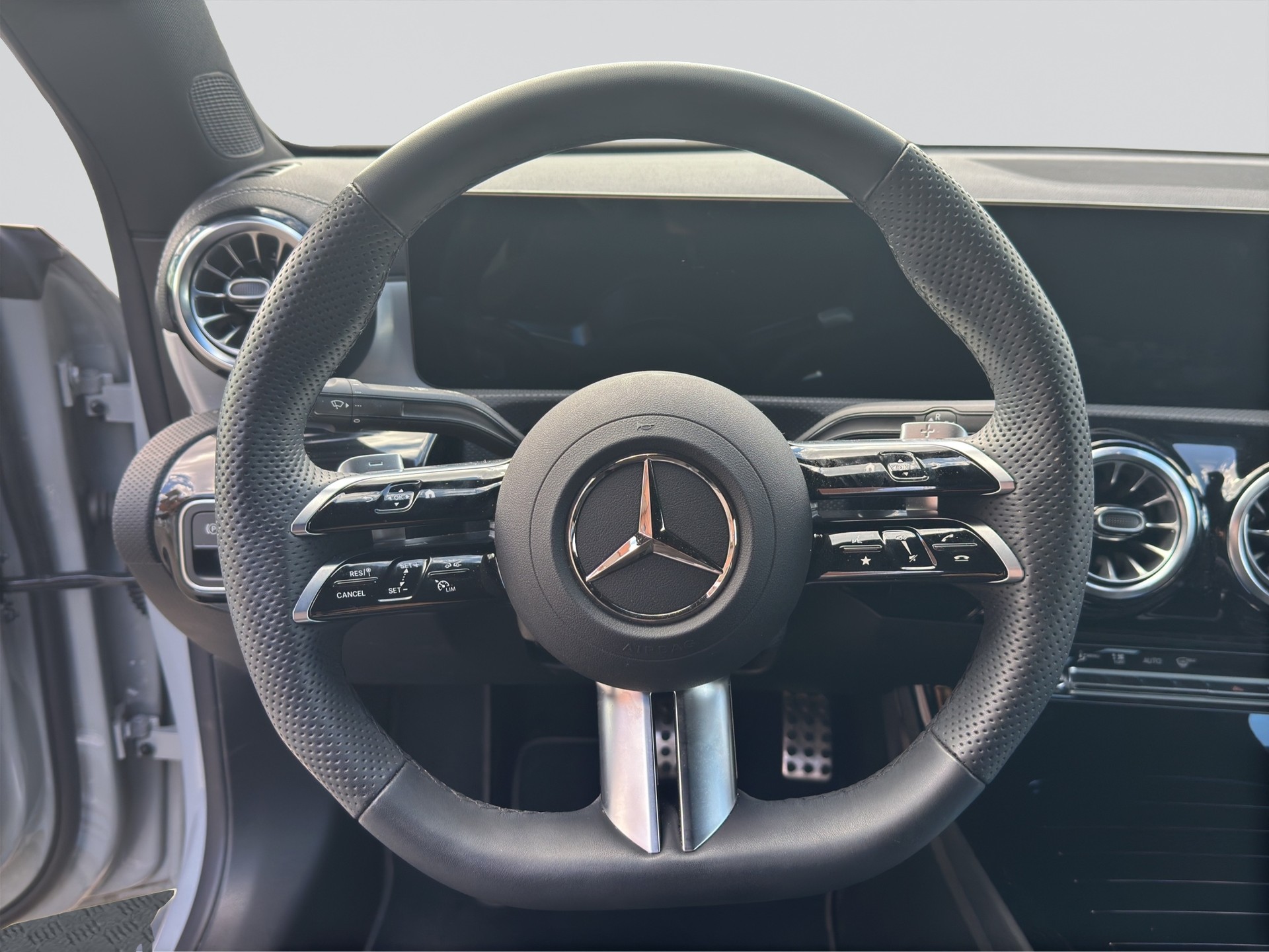 MERCEDES-BENZ CLA 220 d 8G-DCT AMG Edition-image-9