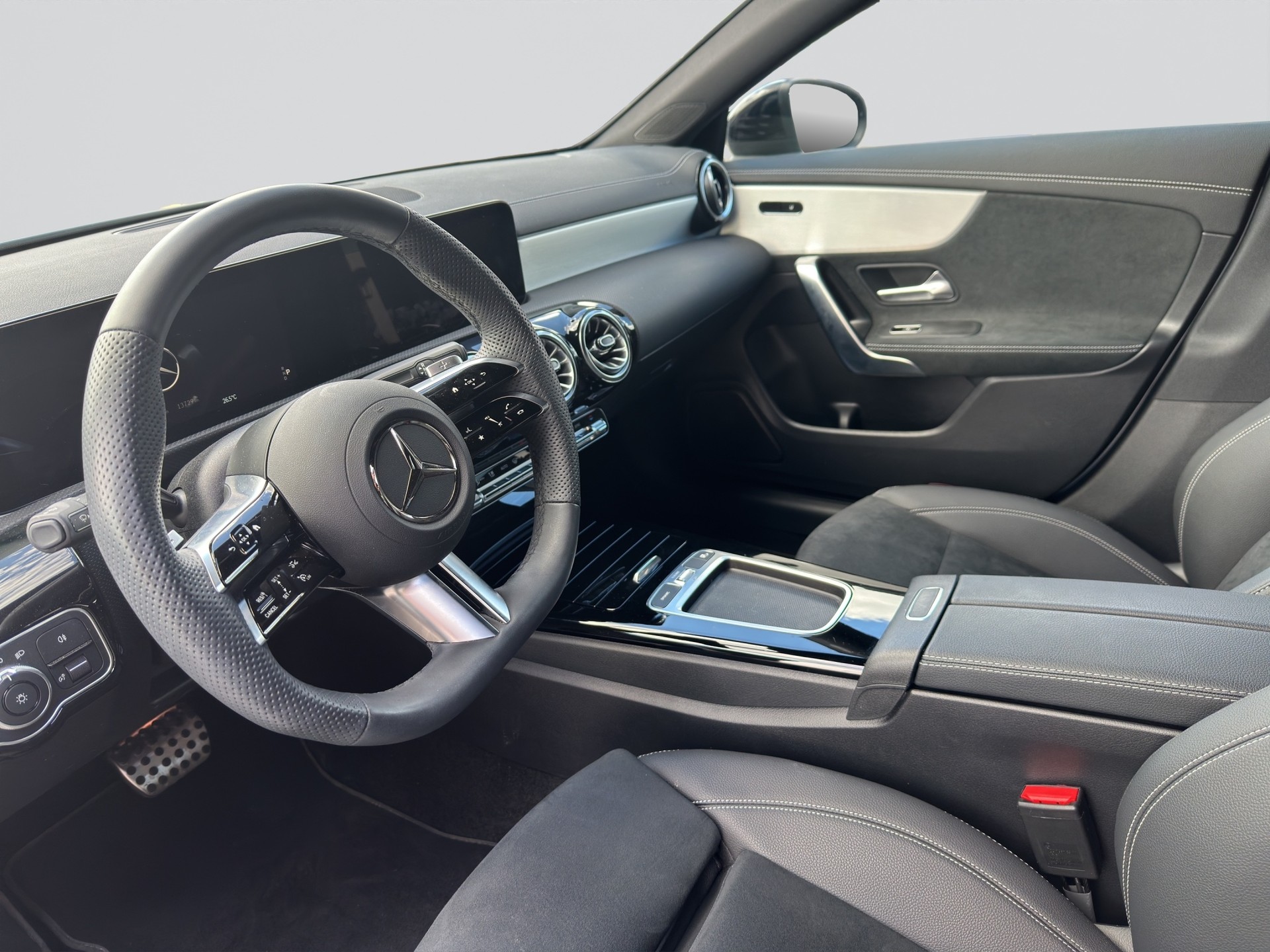 MERCEDES-BENZ CLA 220 d 8G-DCT AMG Edition-image-6