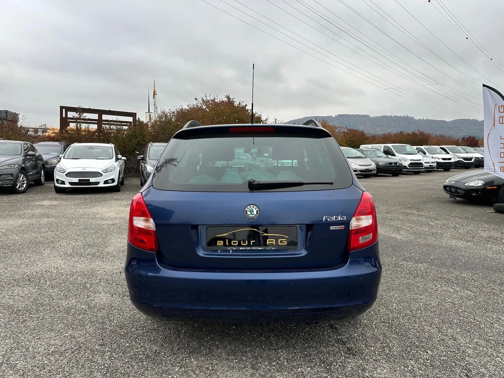 SKODA Fabia 1.2 TSI Classic DSG-image-4
