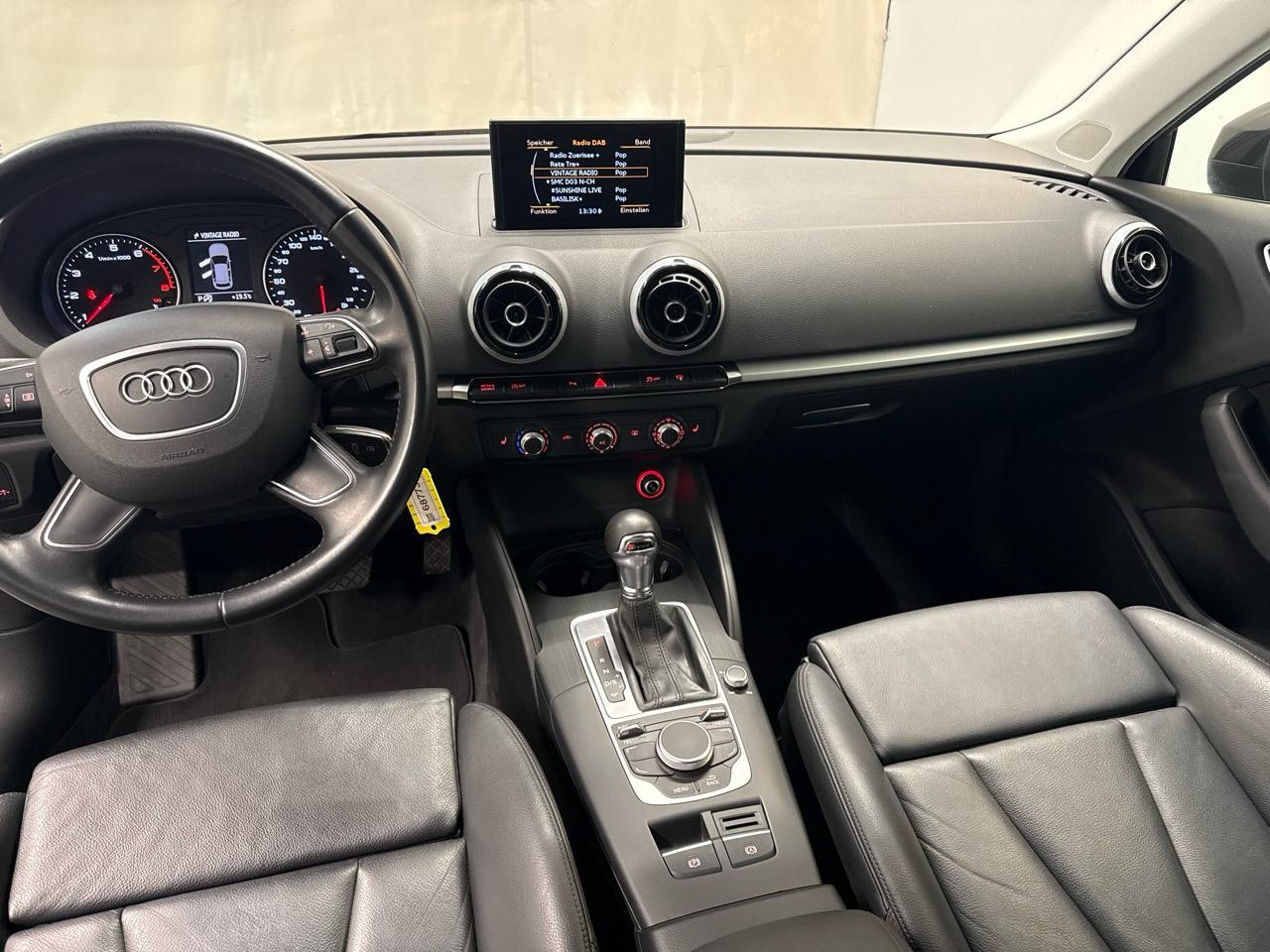 AUDI A3 Sportback 1.4 TFSI Attraction S-tronic-image-4