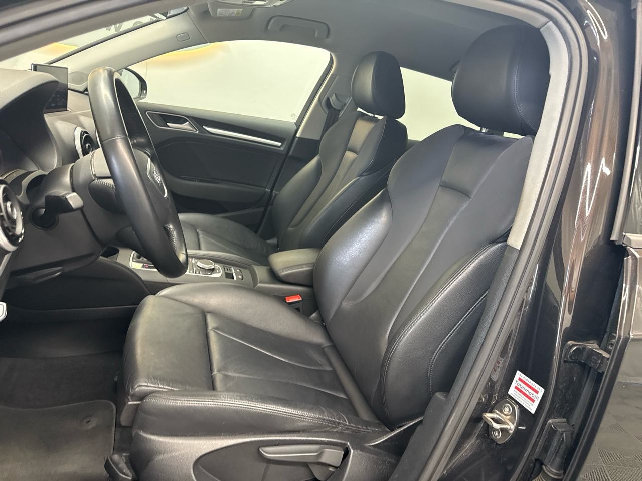 AUDI A3 Sportback 1.4 TFSI Attraction S-tronic-image-3