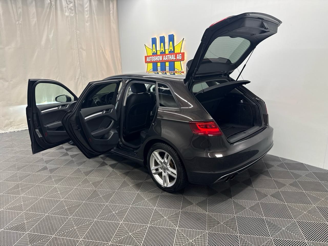 AUDI A3 Sportback 1.4 TFSI Attraction S-tronic-image-9