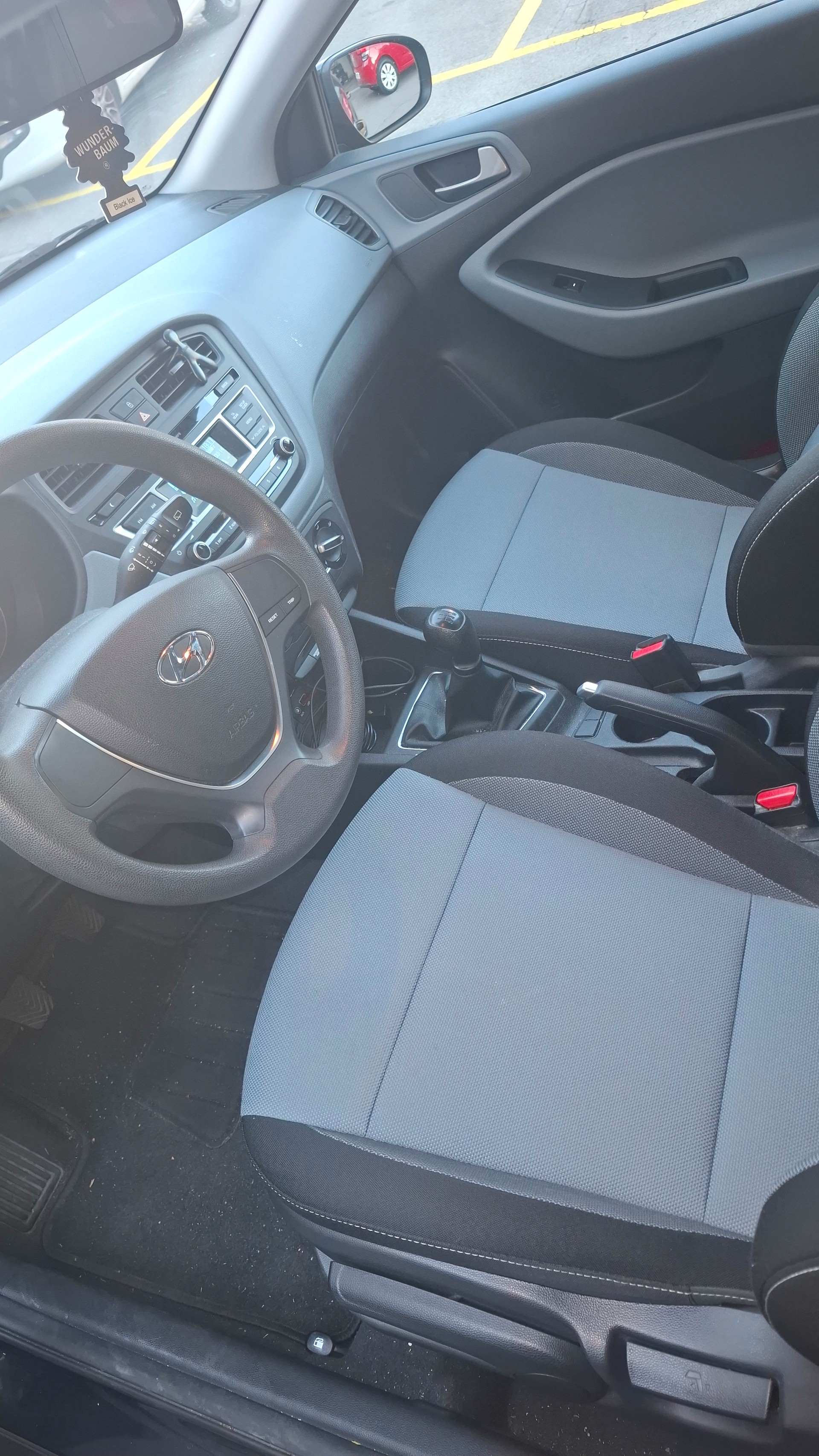 HYUNDAI i20-image-4