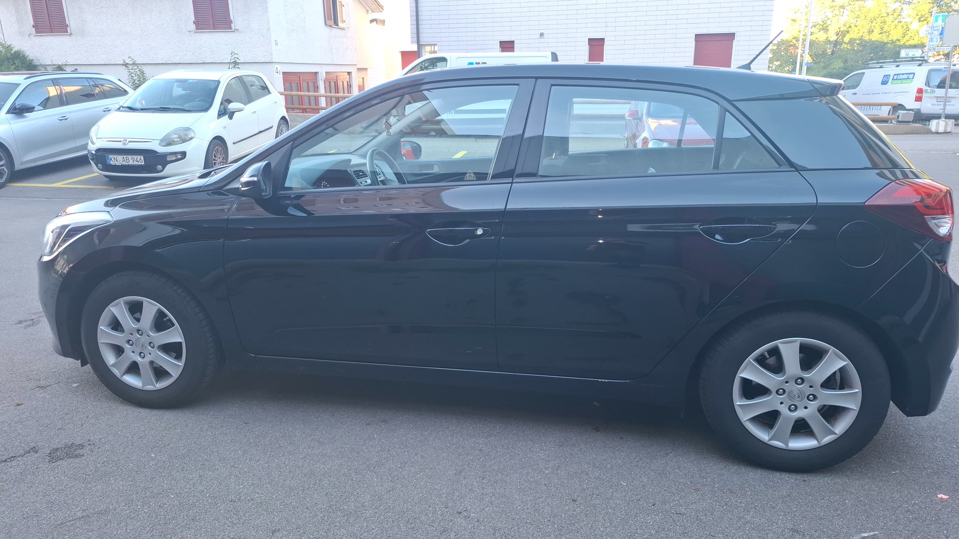 HYUNDAI i20-image-3