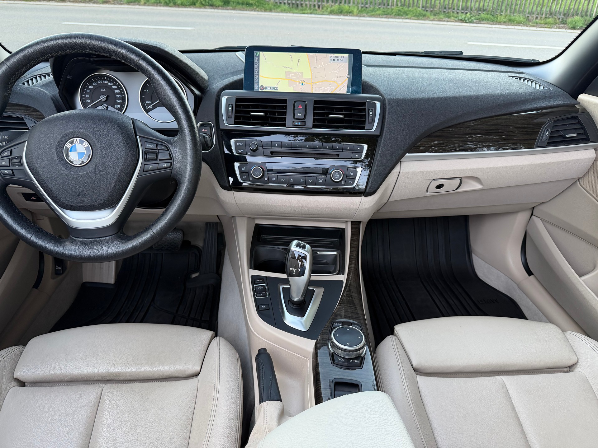 BMW 220d Luxury Line Steptronic / Frisch ab MFK / Service gepflegt bei BMW / 36 Monate Garantie exkl. / Leder / Navi / Xenon-image-12