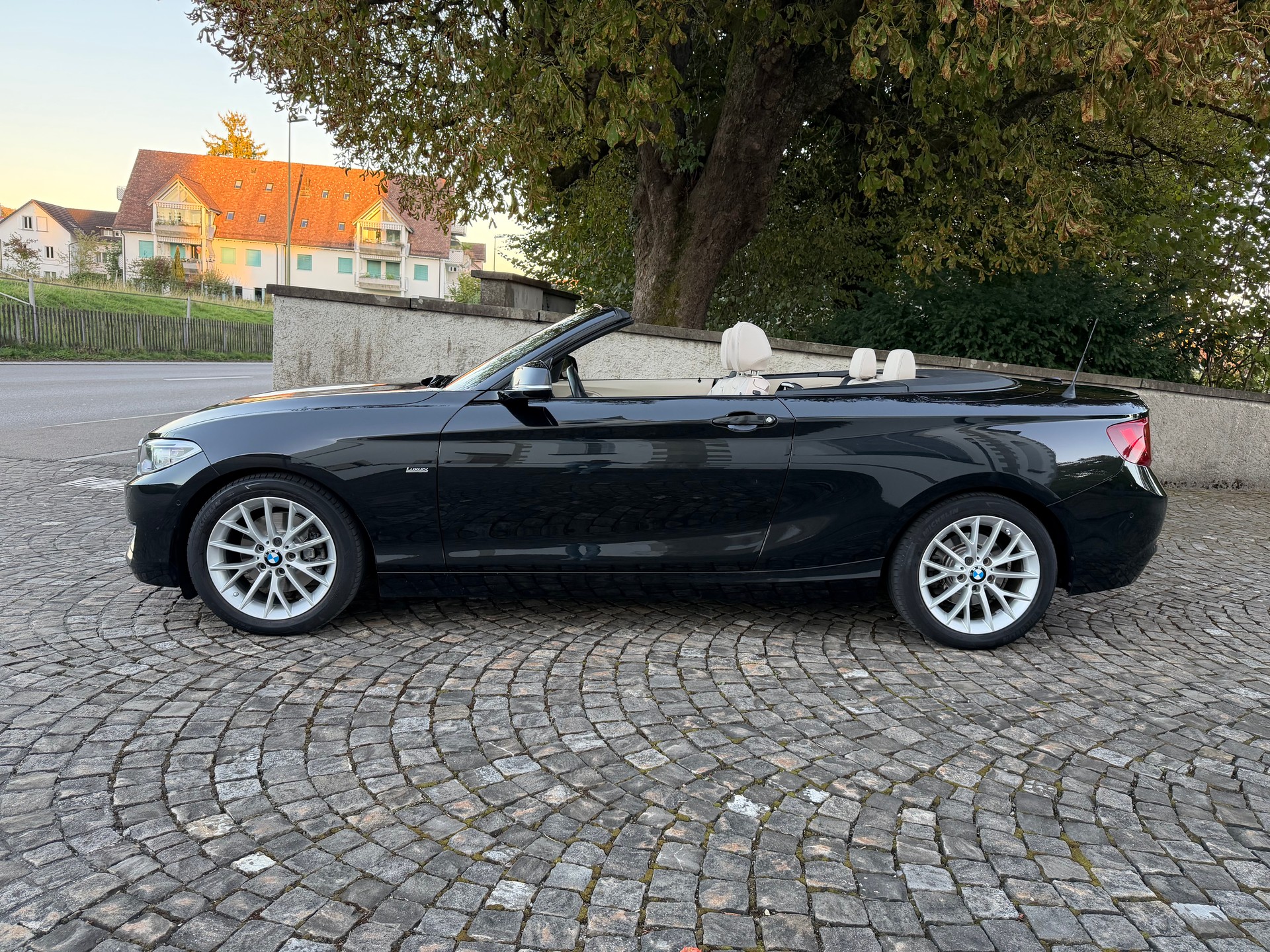 BMW 220d Luxury Line Steptronic / Frisch ab MFK / Service gepflegt bei BMW / 36 Monate Garantie exkl. / Leder / Navi / Xenon-image-8