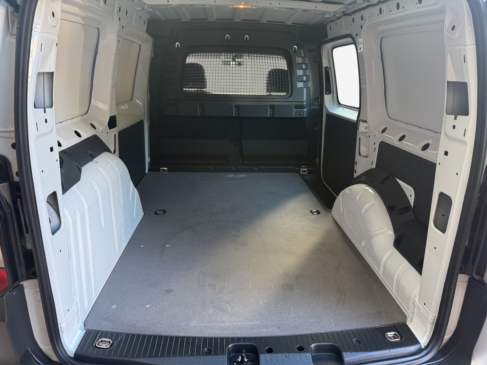 VW Caddy Cargo 2.0TDI Maxi-image-12