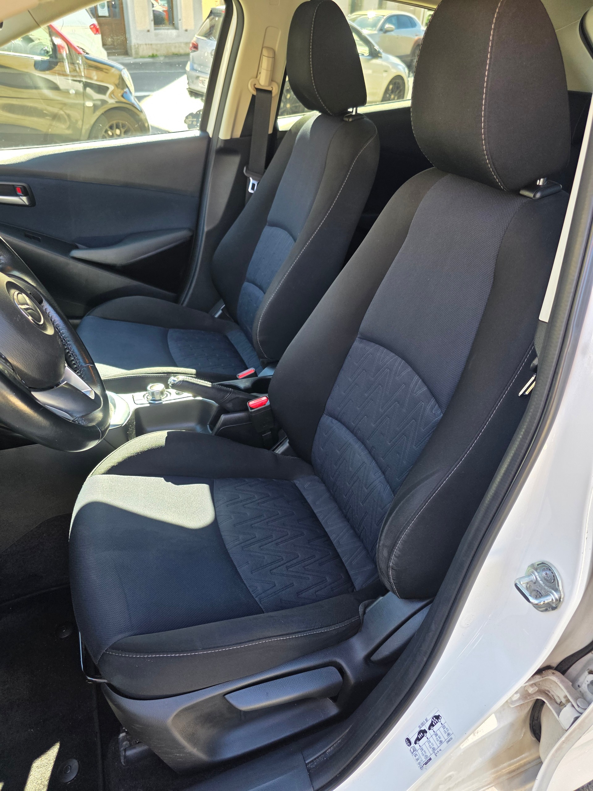 MAZDA 2 1.5i 16V Skyactiv-G Ambition Plus-image-8