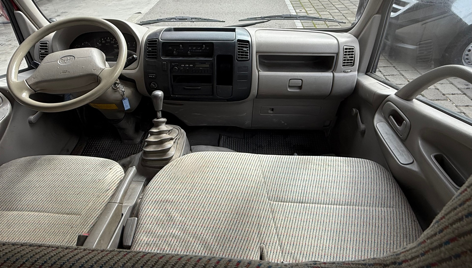 TOYOTA Dyna 100 2.5 D-4D-image-5