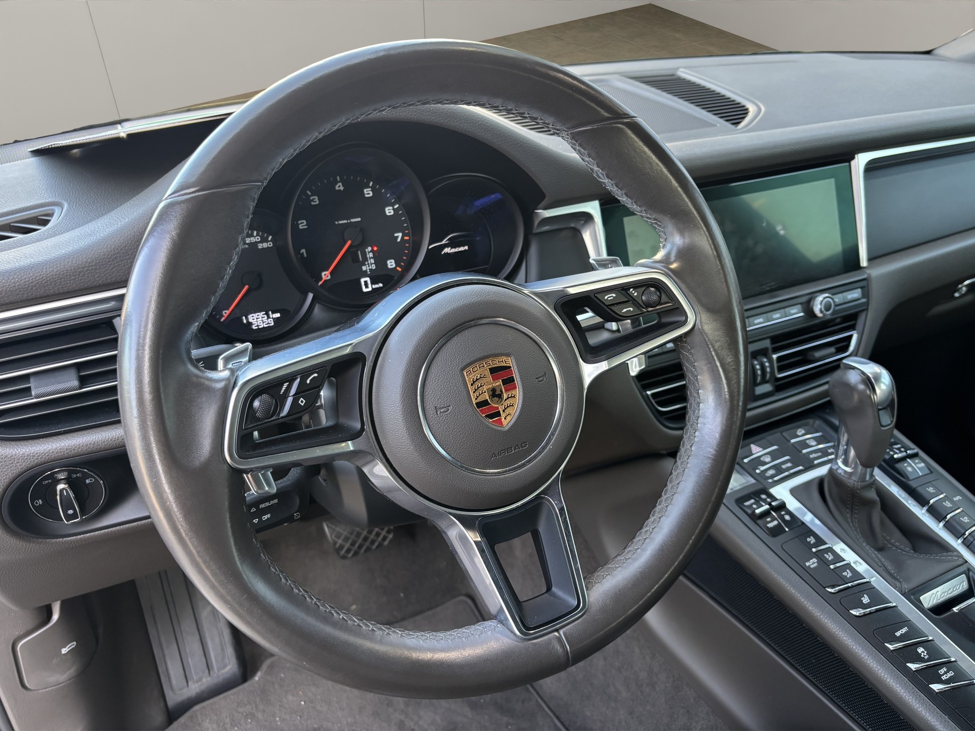 PORSCHE Macan PDK-image-9