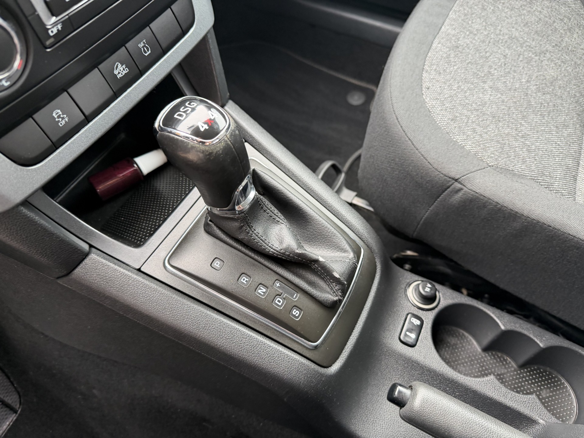 SKODA Yeti 1.8 TSI Active Outdoor 4x4 DSG-image-12