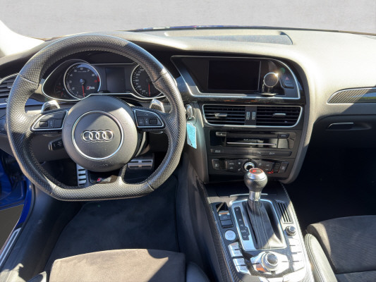 AUDI RS4 Avant 4.2 FSI quattro-image-9