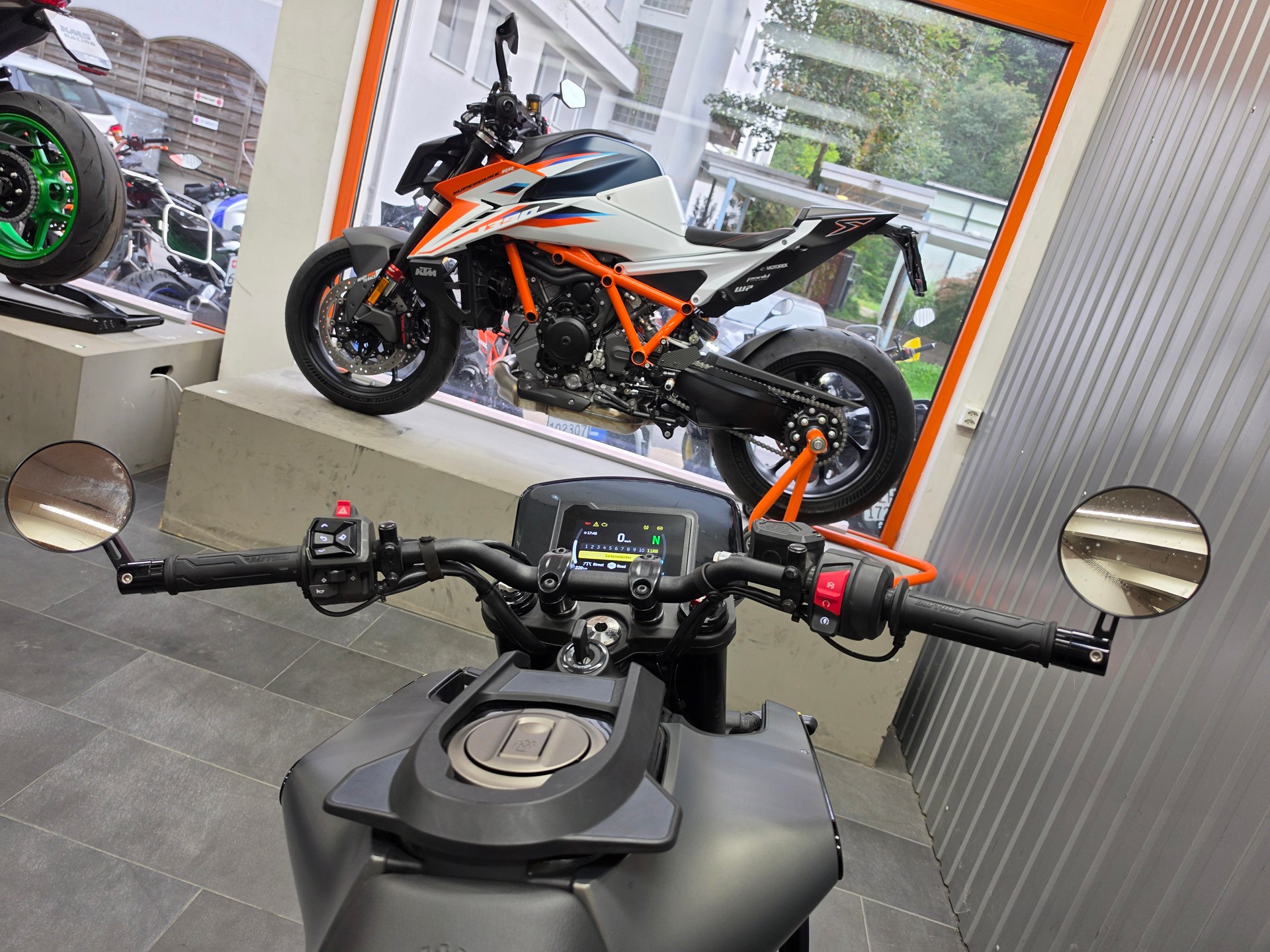 HUSQVARNA Svartpilen 401-image-6