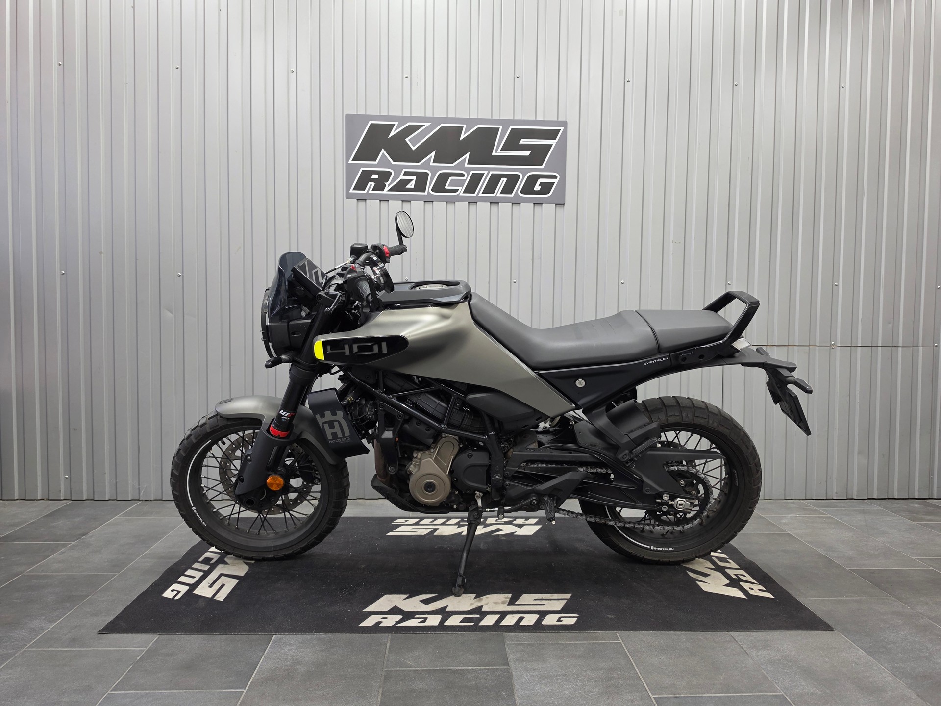 HUSQVARNA Svartpilen 401-showroom-element-3