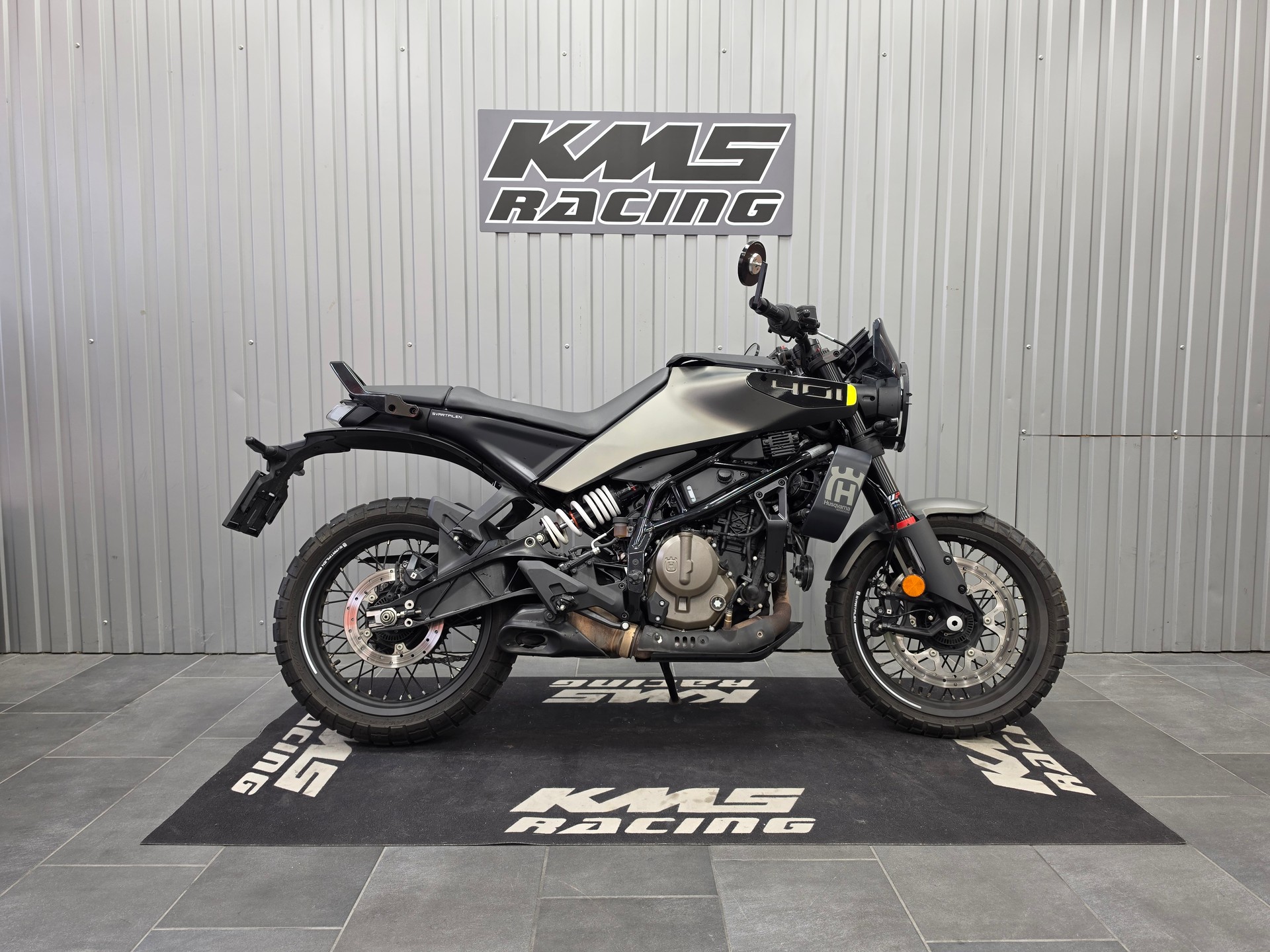 HUSQVARNA Svartpilen 401