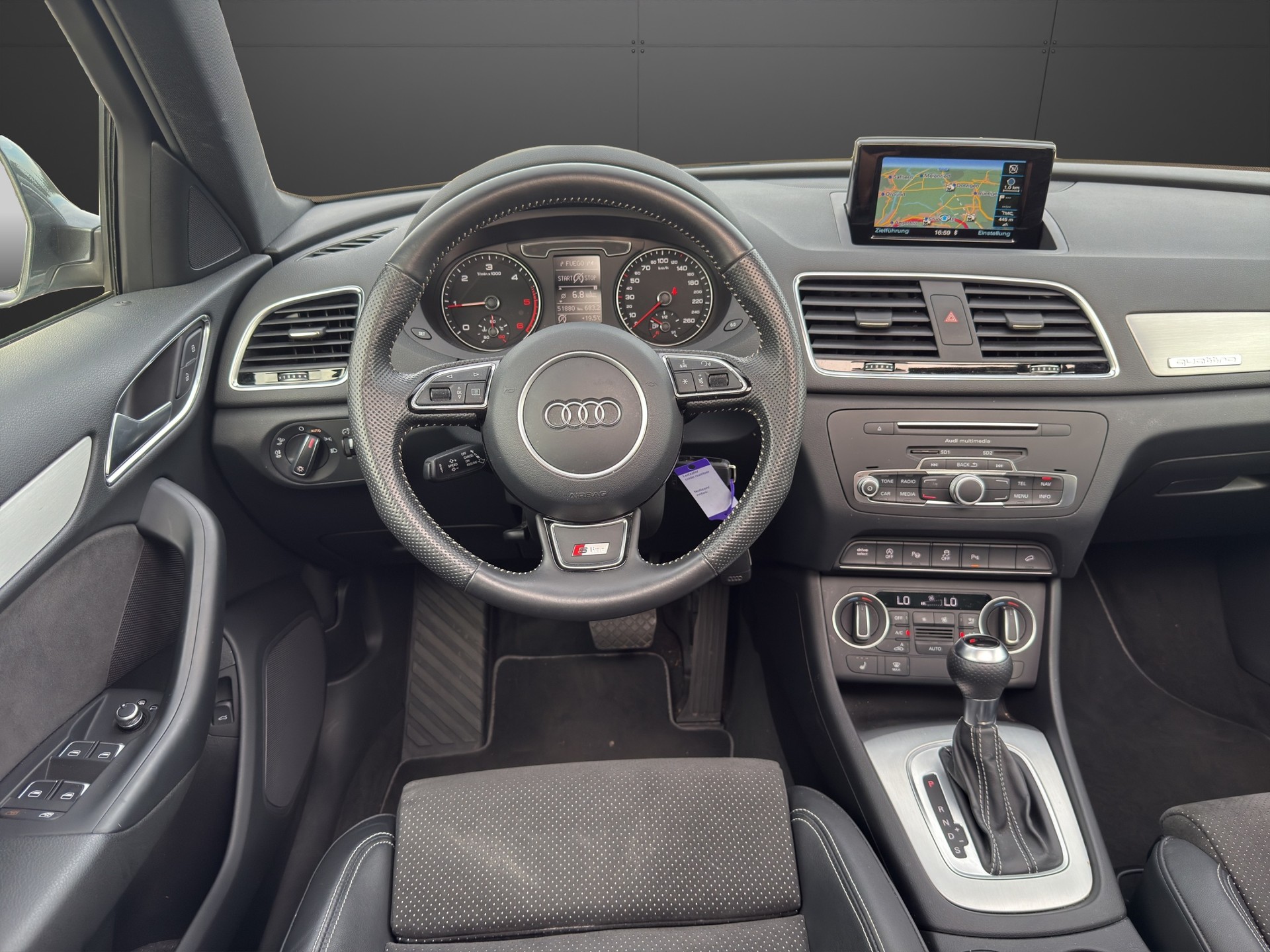 AUDI Q3 2.0 TDI quattro S-tronic-image-5