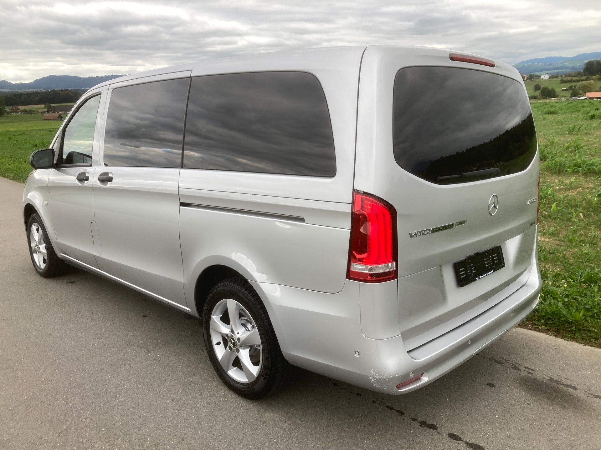 MERCEDES-BENZ Vito 116 CDI Lang Select Family Tourer 4Matic 9G-Tronic mit Anhängerkupplung-image-2