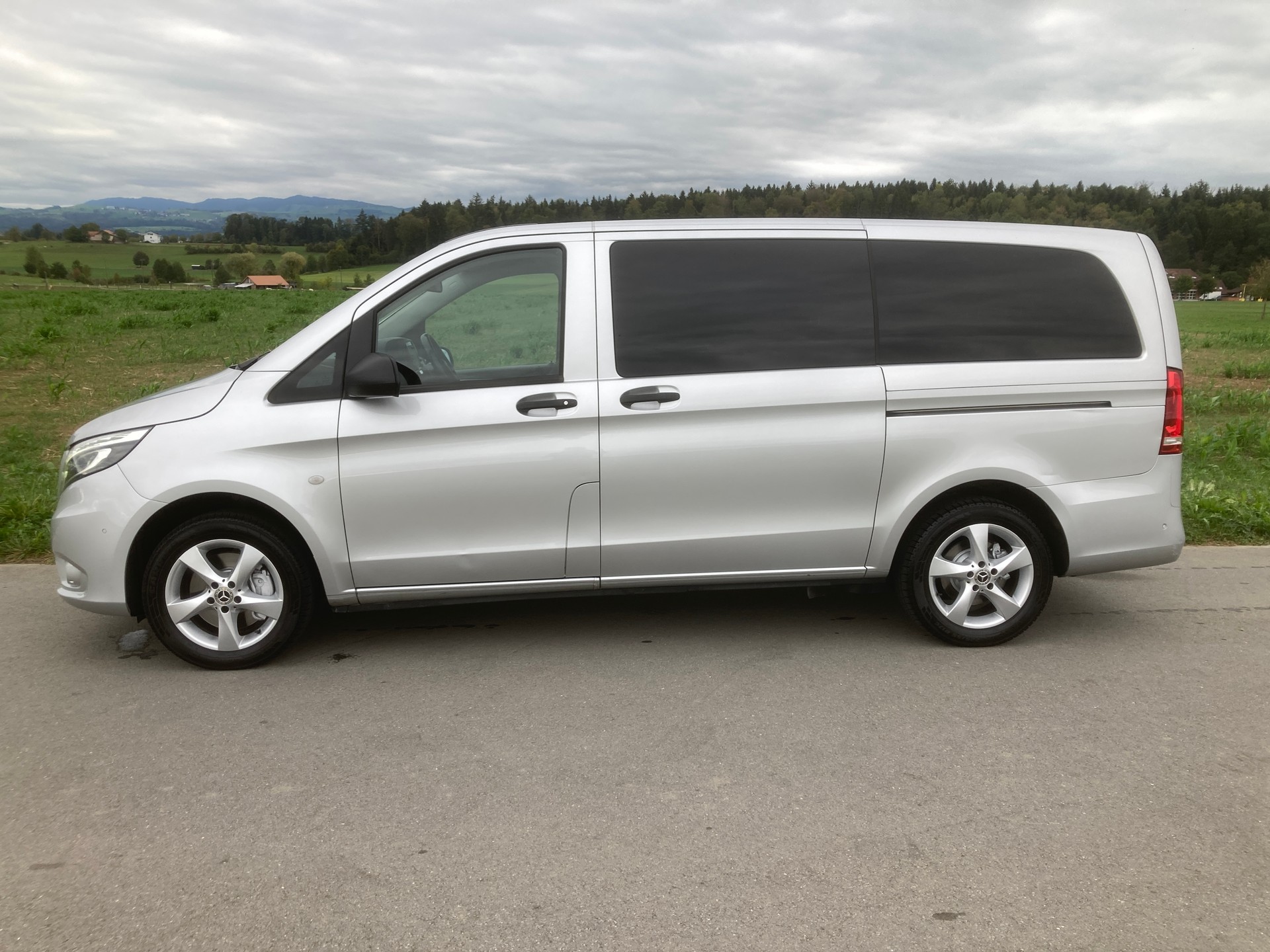 MERCEDES-BENZ Vito 116 CDI Lang Select Family Tourer 4Matic 9G-Tronic mit Anhängerkupplung-image-3