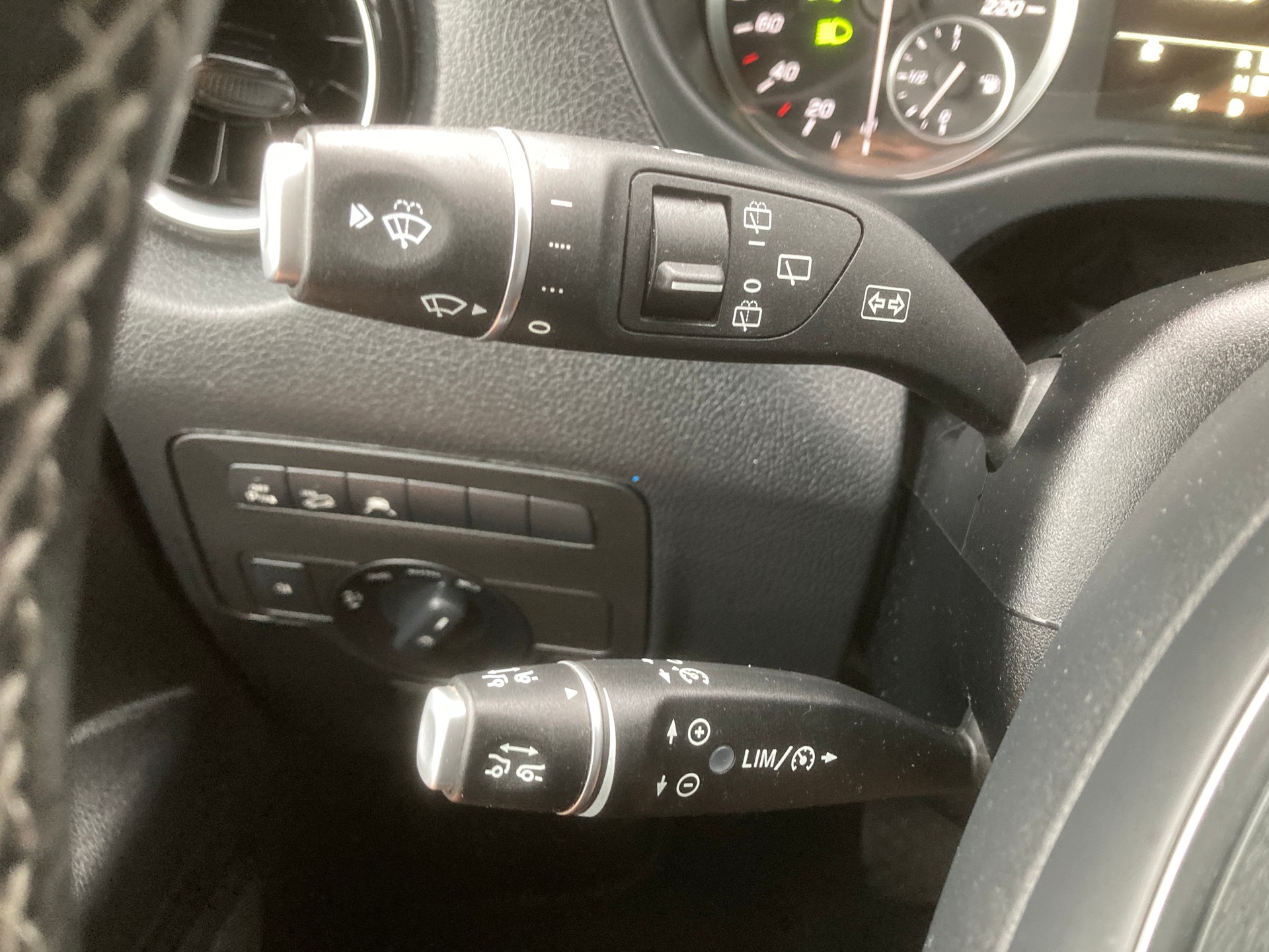 MERCEDES-BENZ Vito 116 CDI Lang Select Family Tourer 4Matic 9G-Tronic mit Anhängerkupplung-image-10